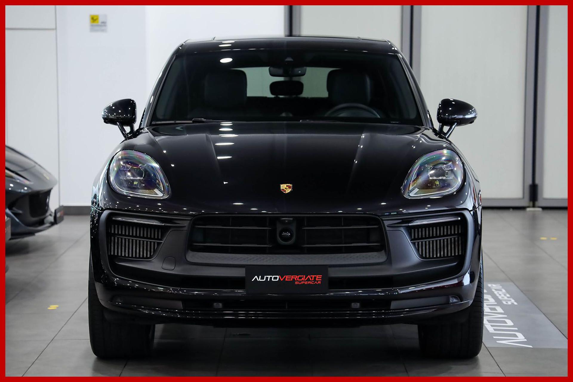 PORSCHE Macan