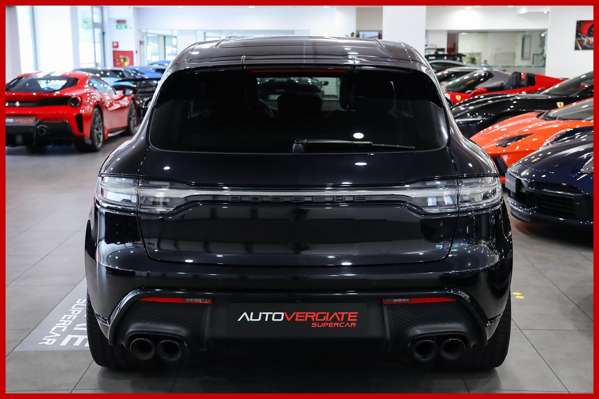 PORSCHE Macan