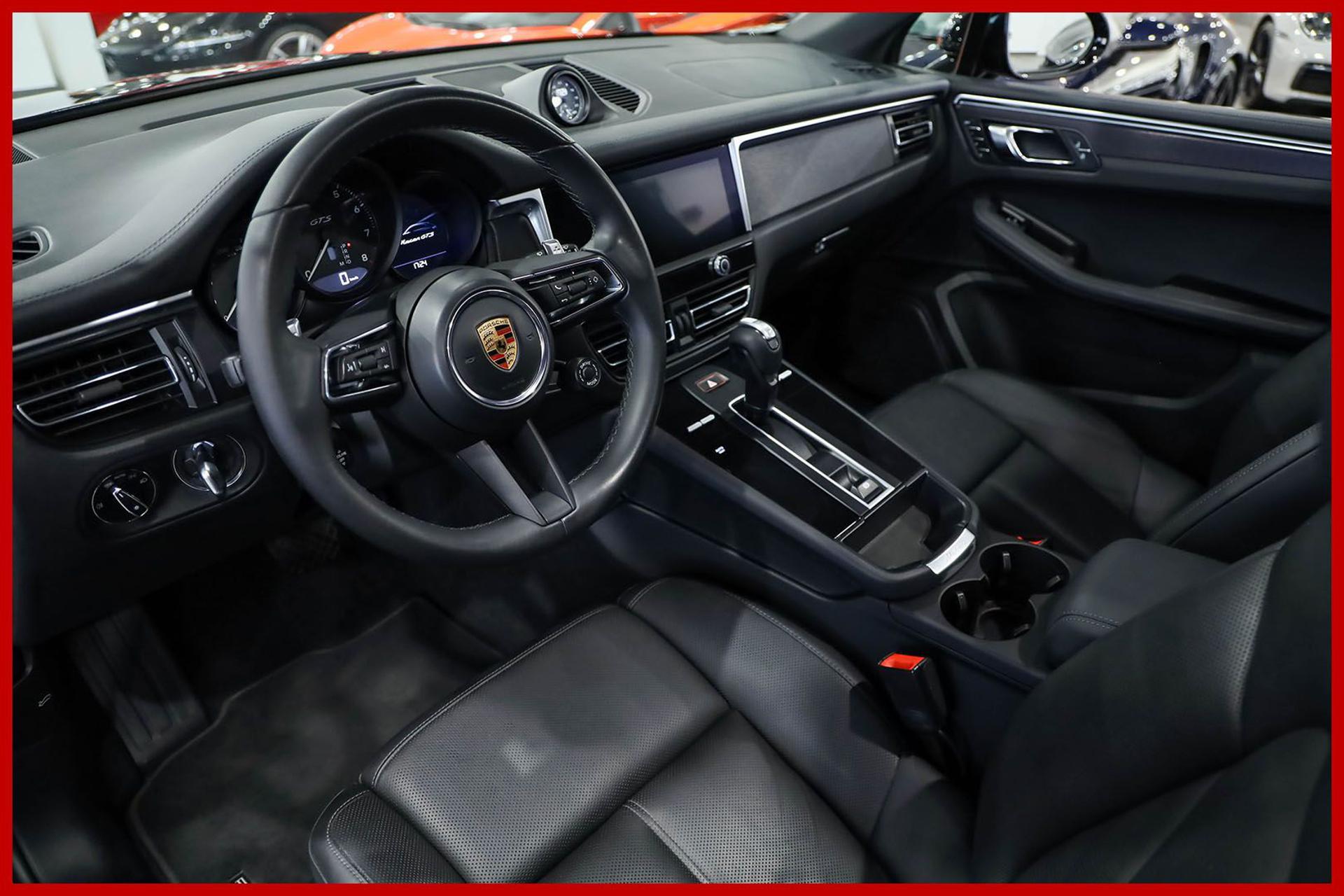 PORSCHE Macan