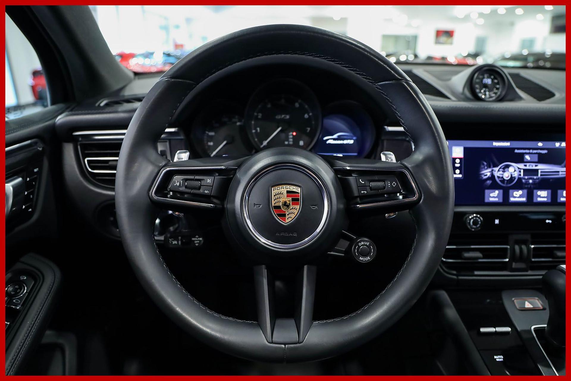PORSCHE Macan