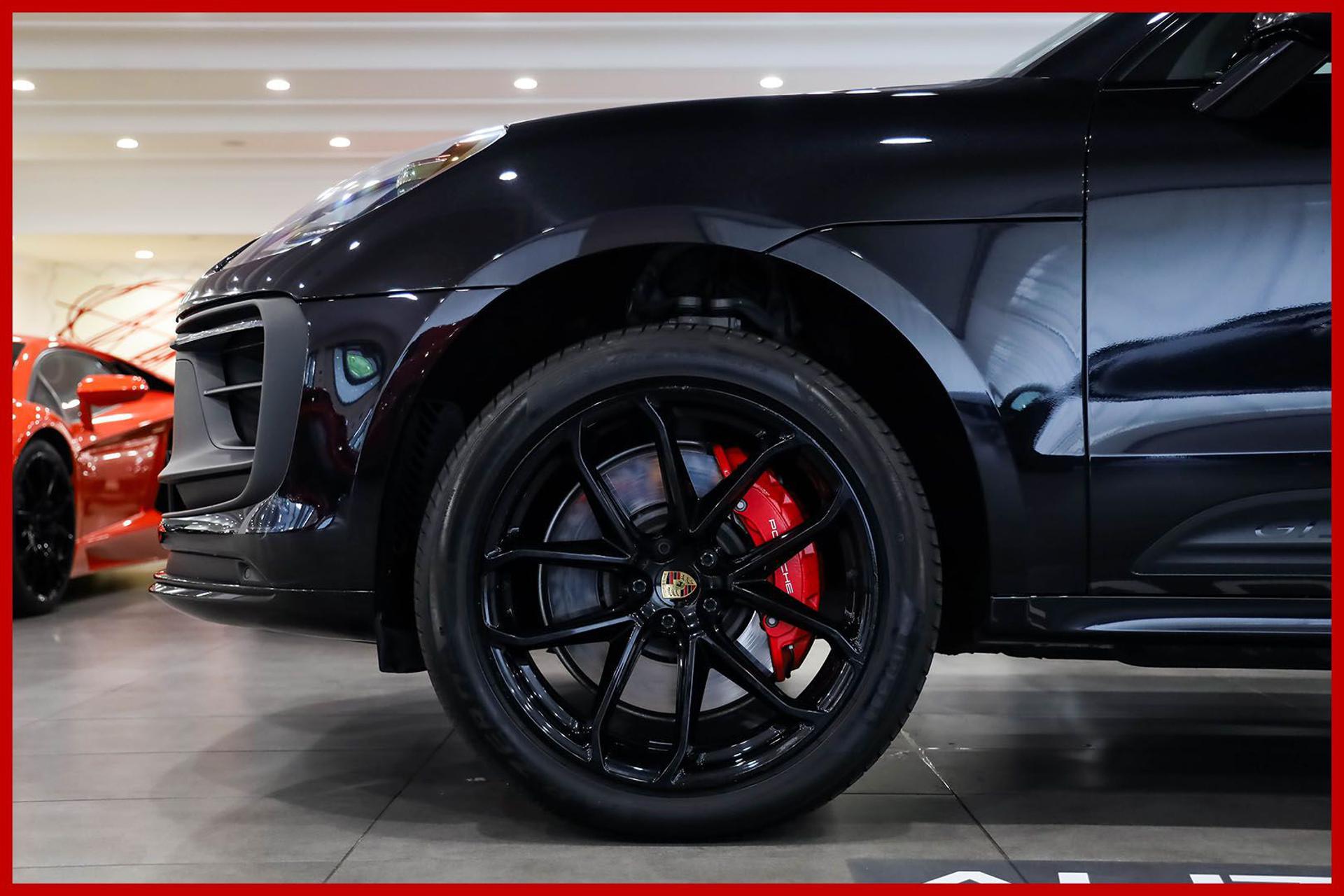 PORSCHE Macan
