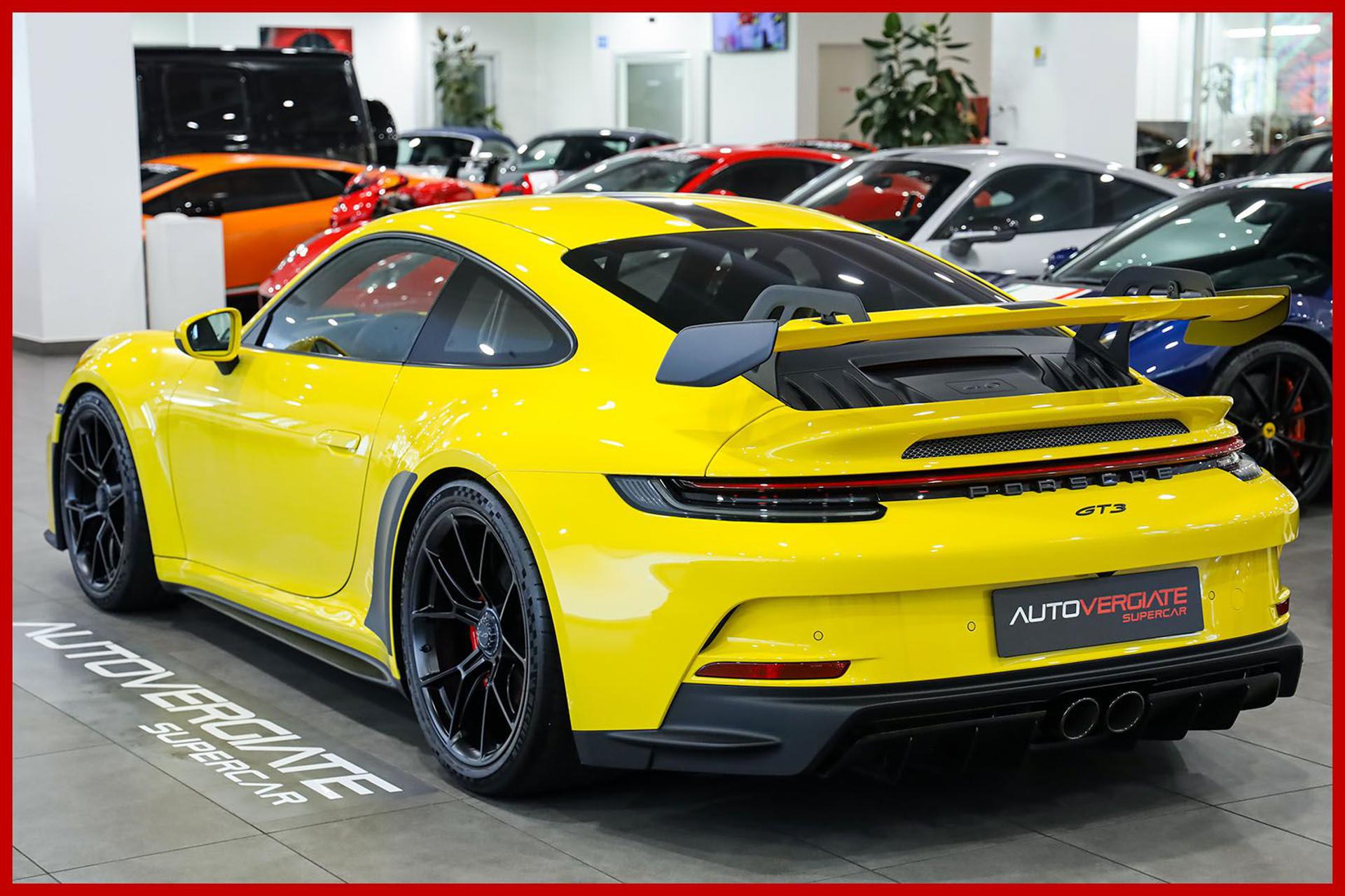 PORSCHE 992
