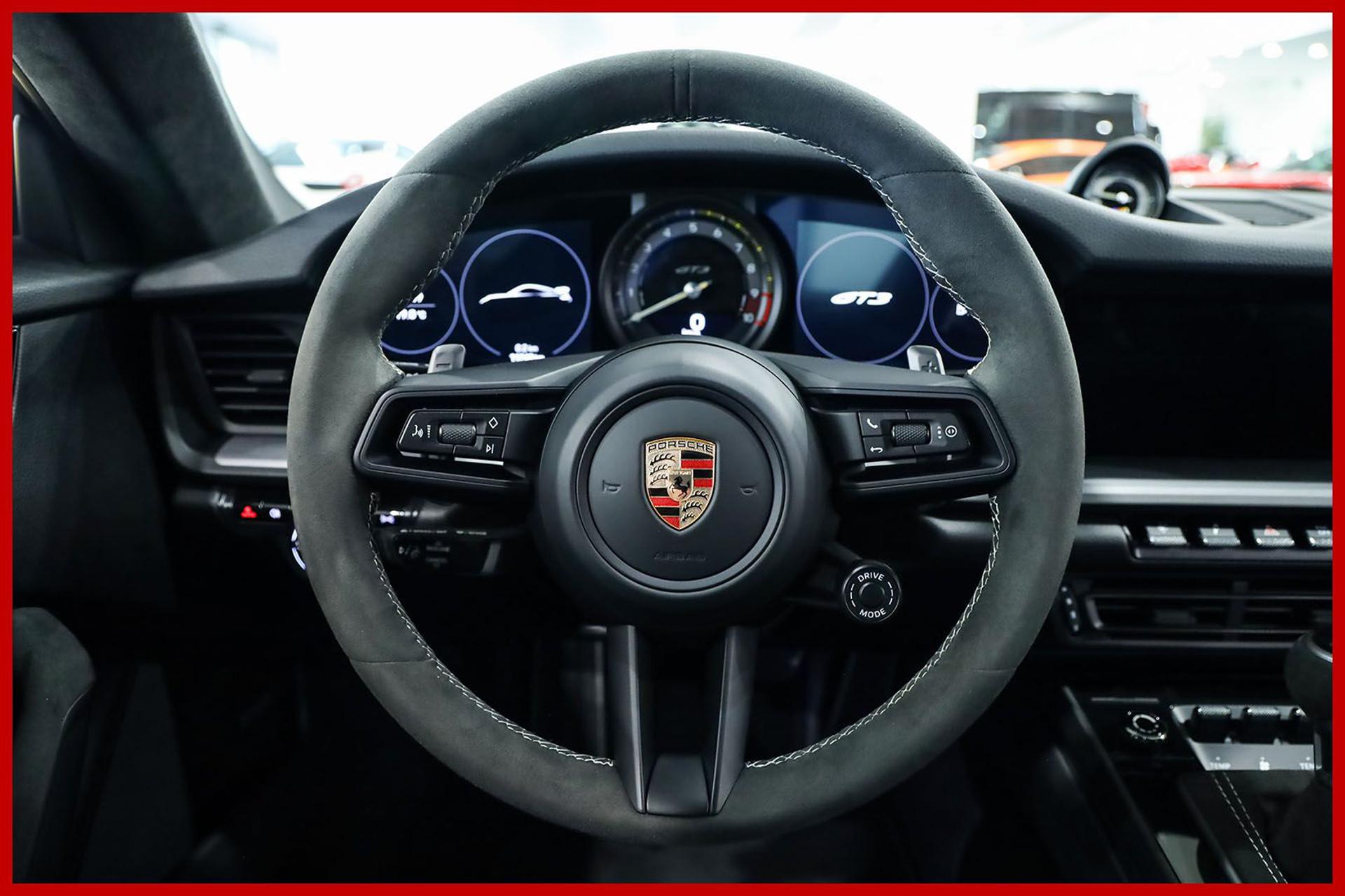 PORSCHE 992