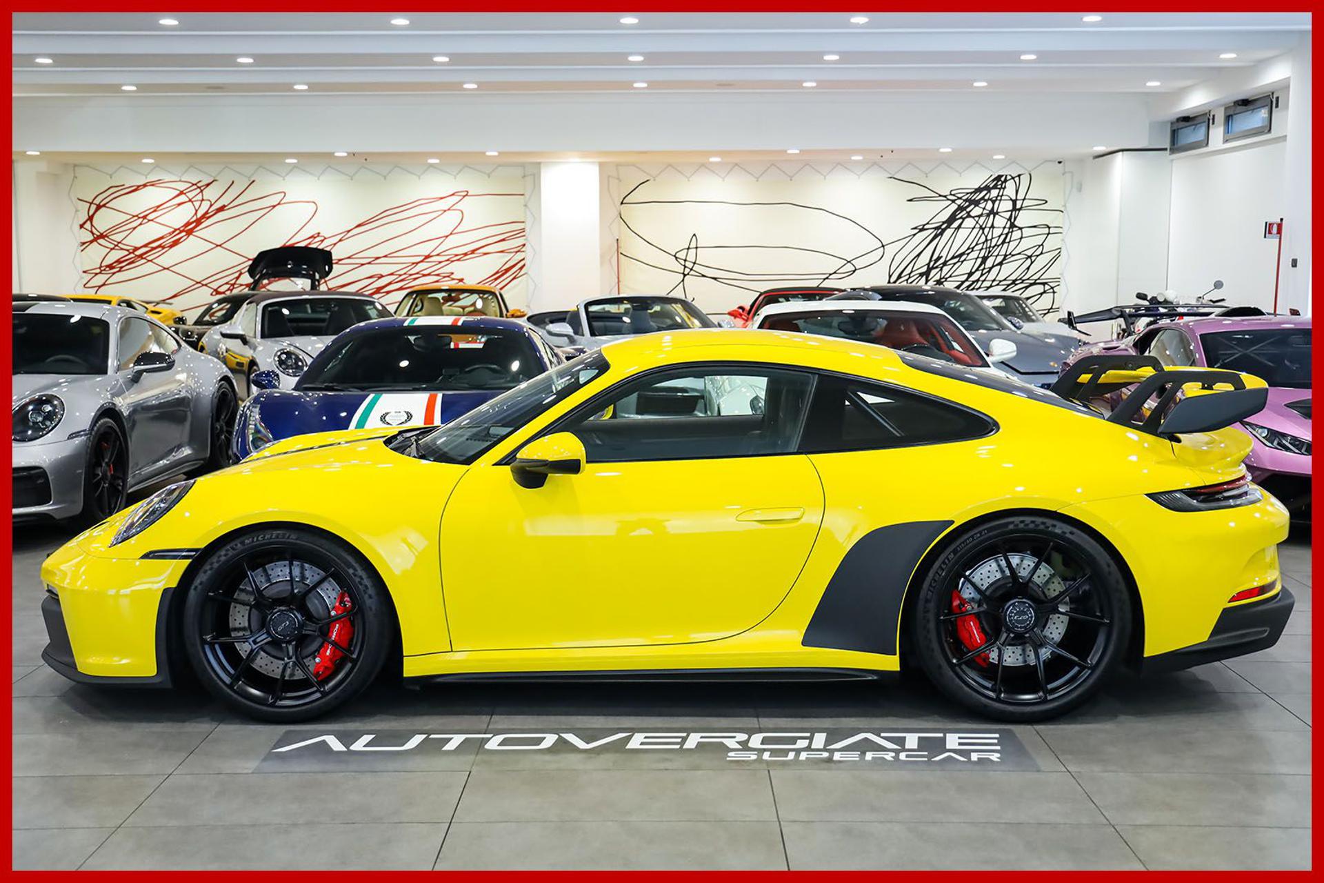 PORSCHE 992