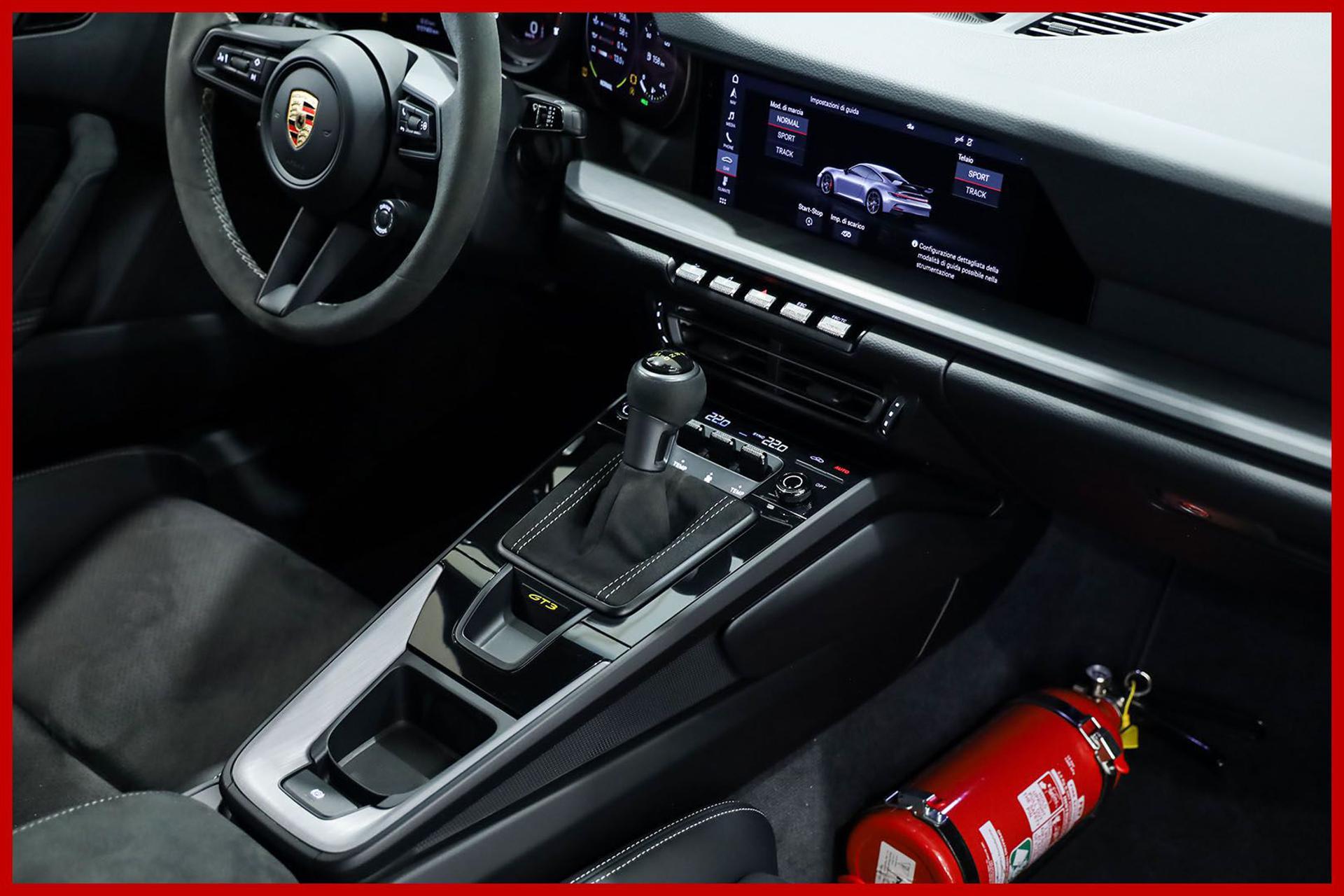 PORSCHE 992