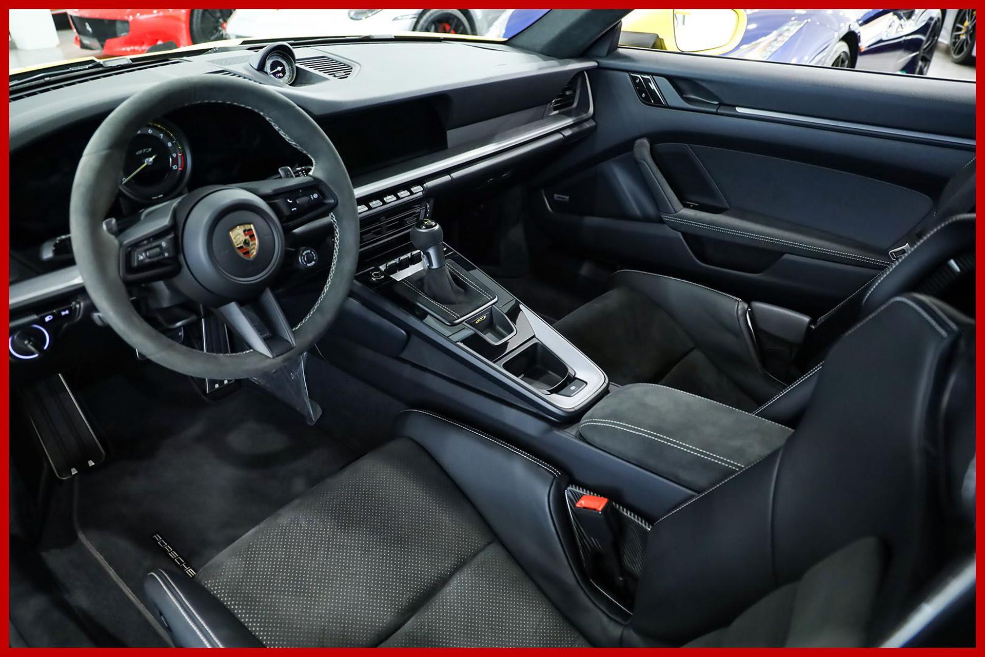 PORSCHE 992
