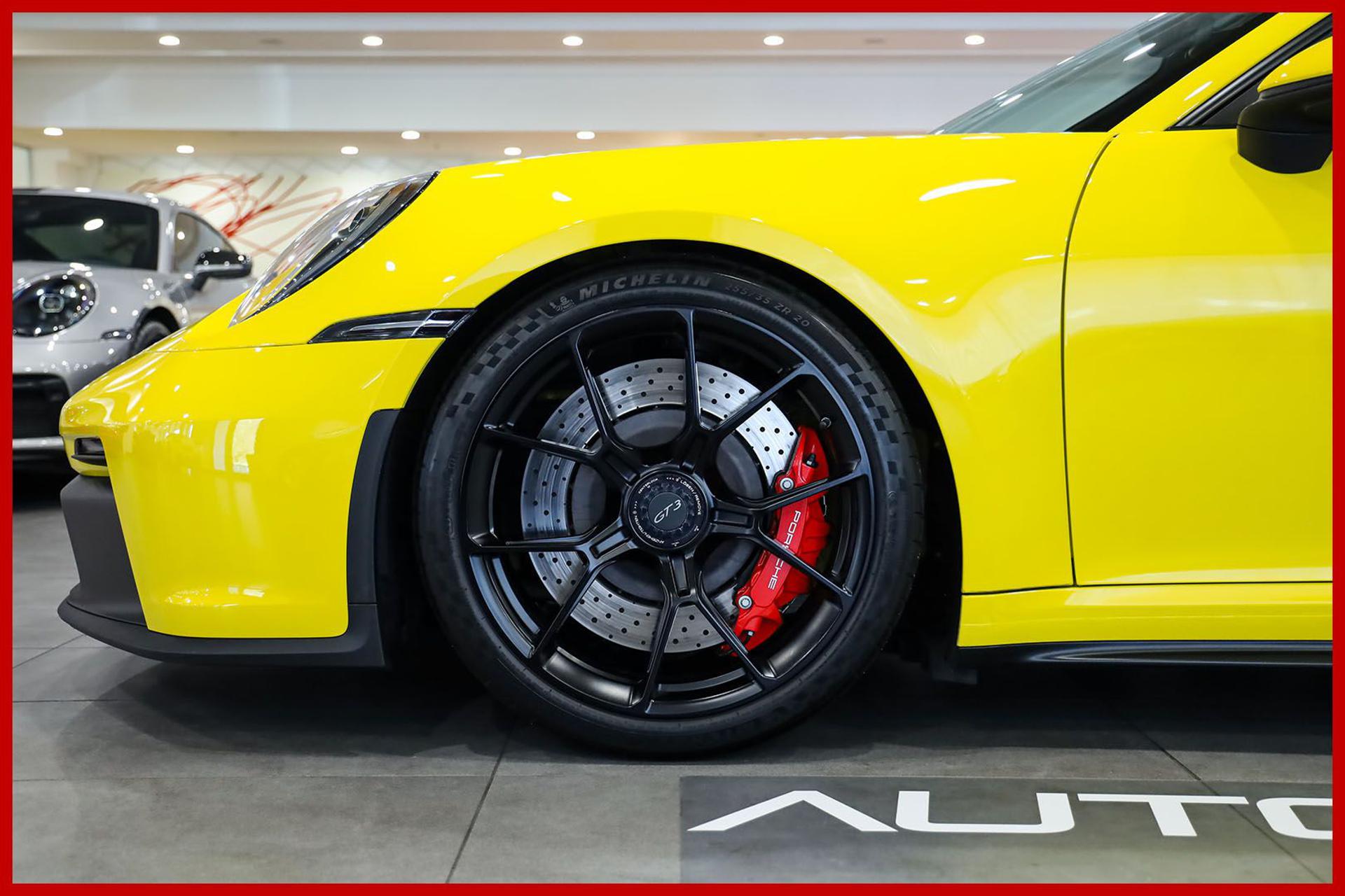 PORSCHE 992