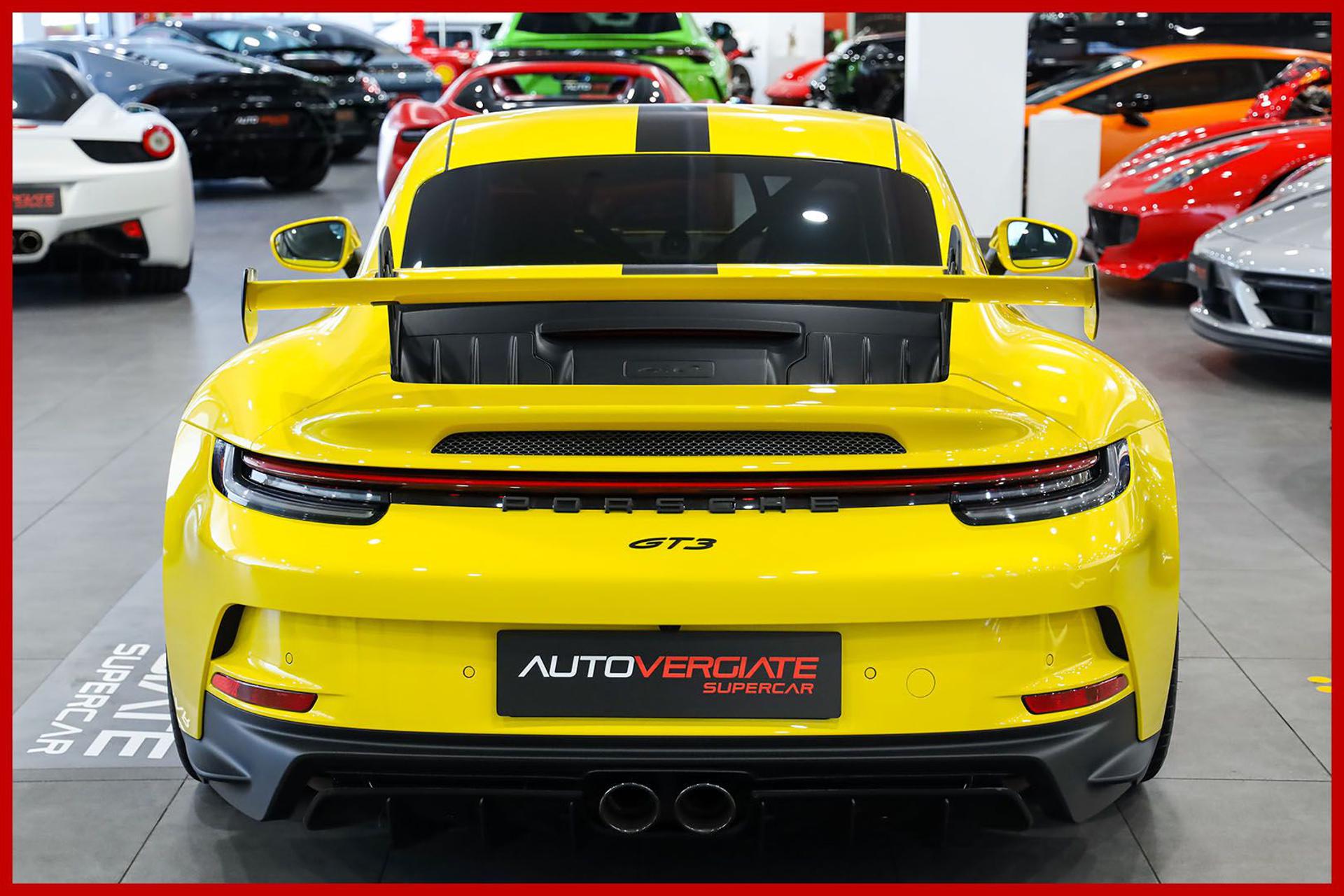 PORSCHE 992