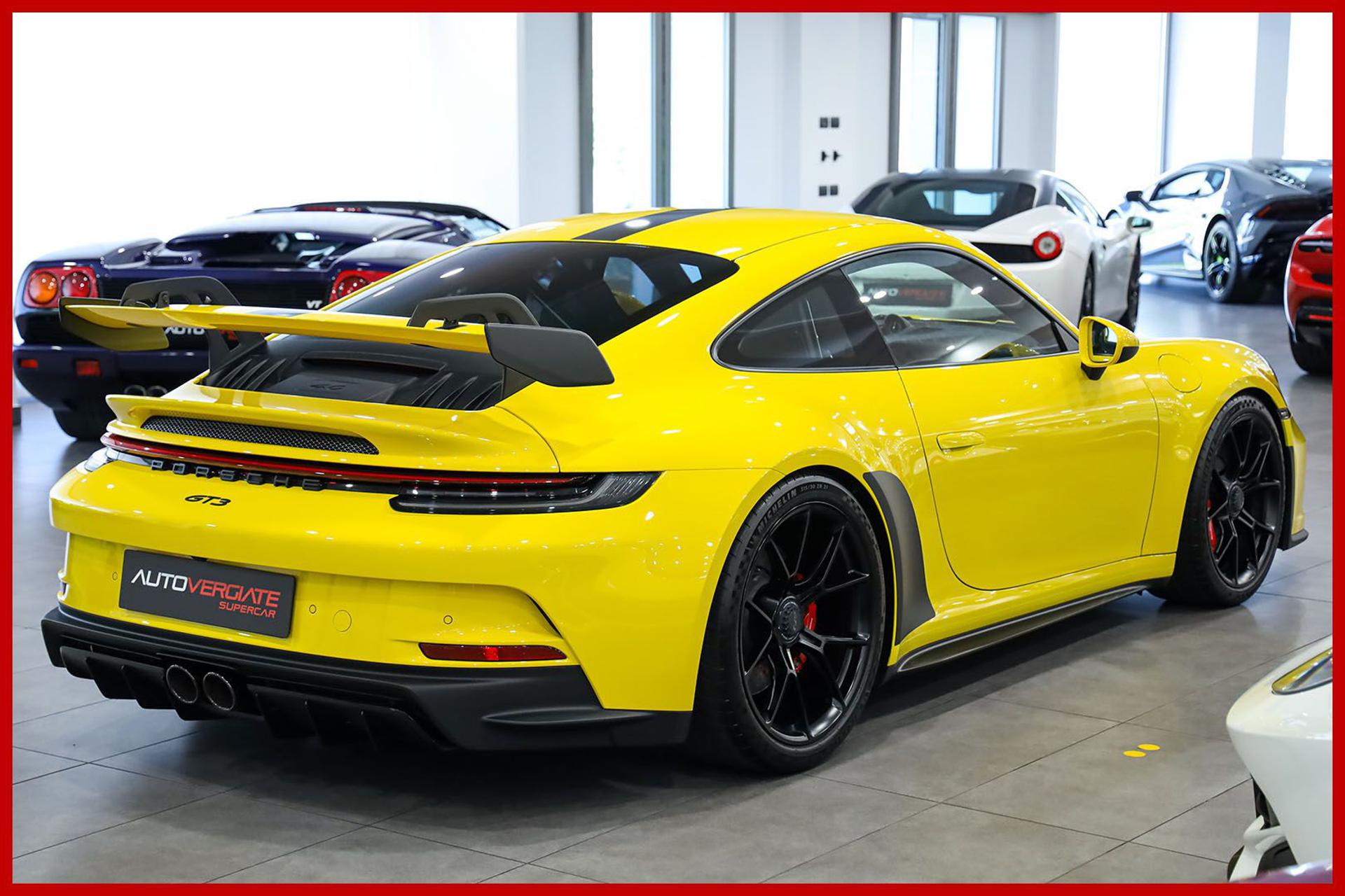 PORSCHE 992