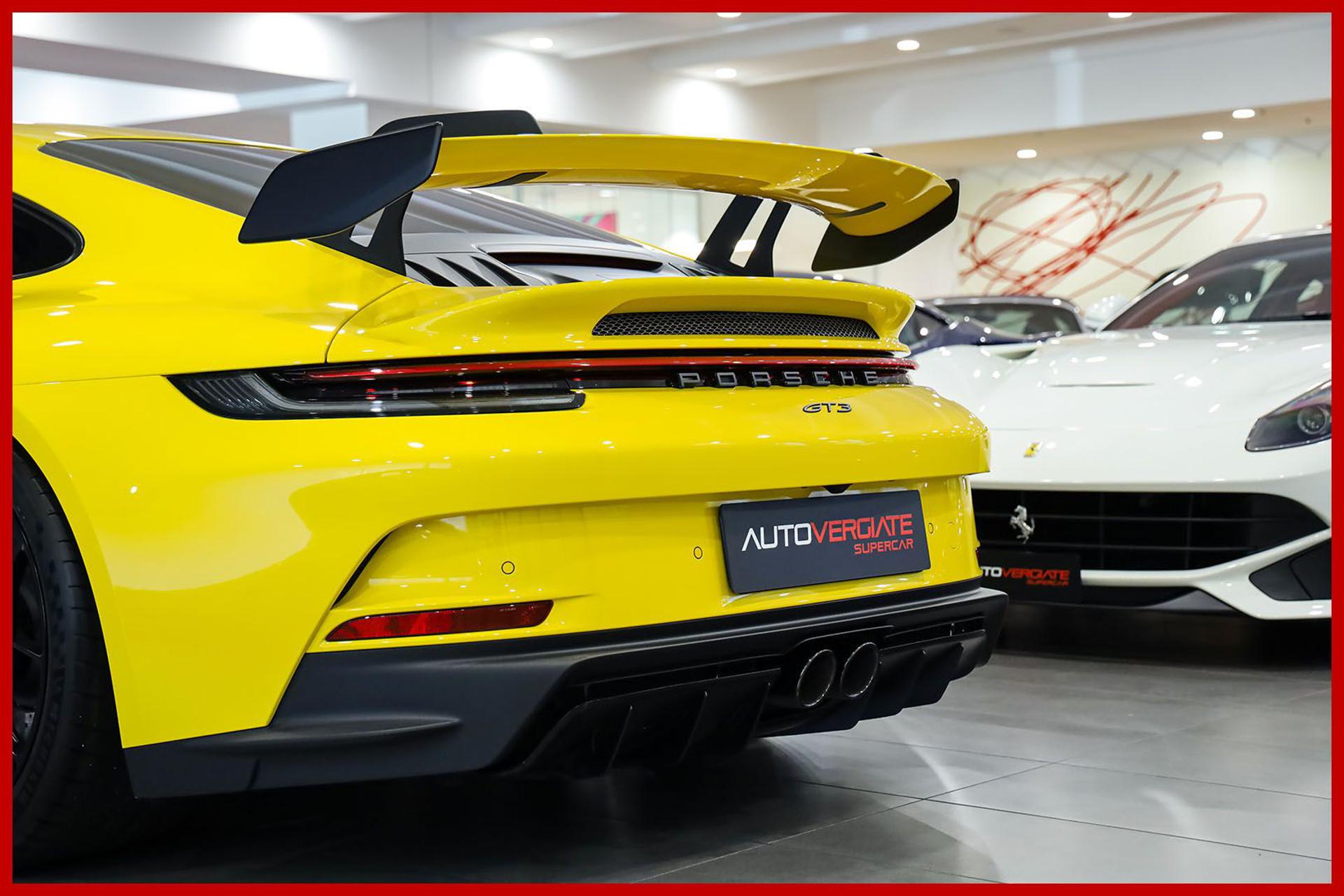 PORSCHE 992