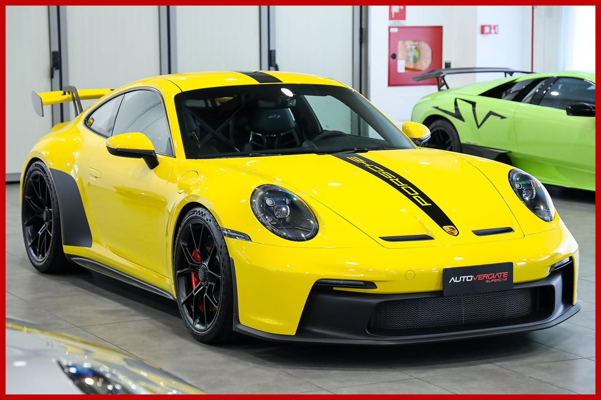 PORSCHE 992