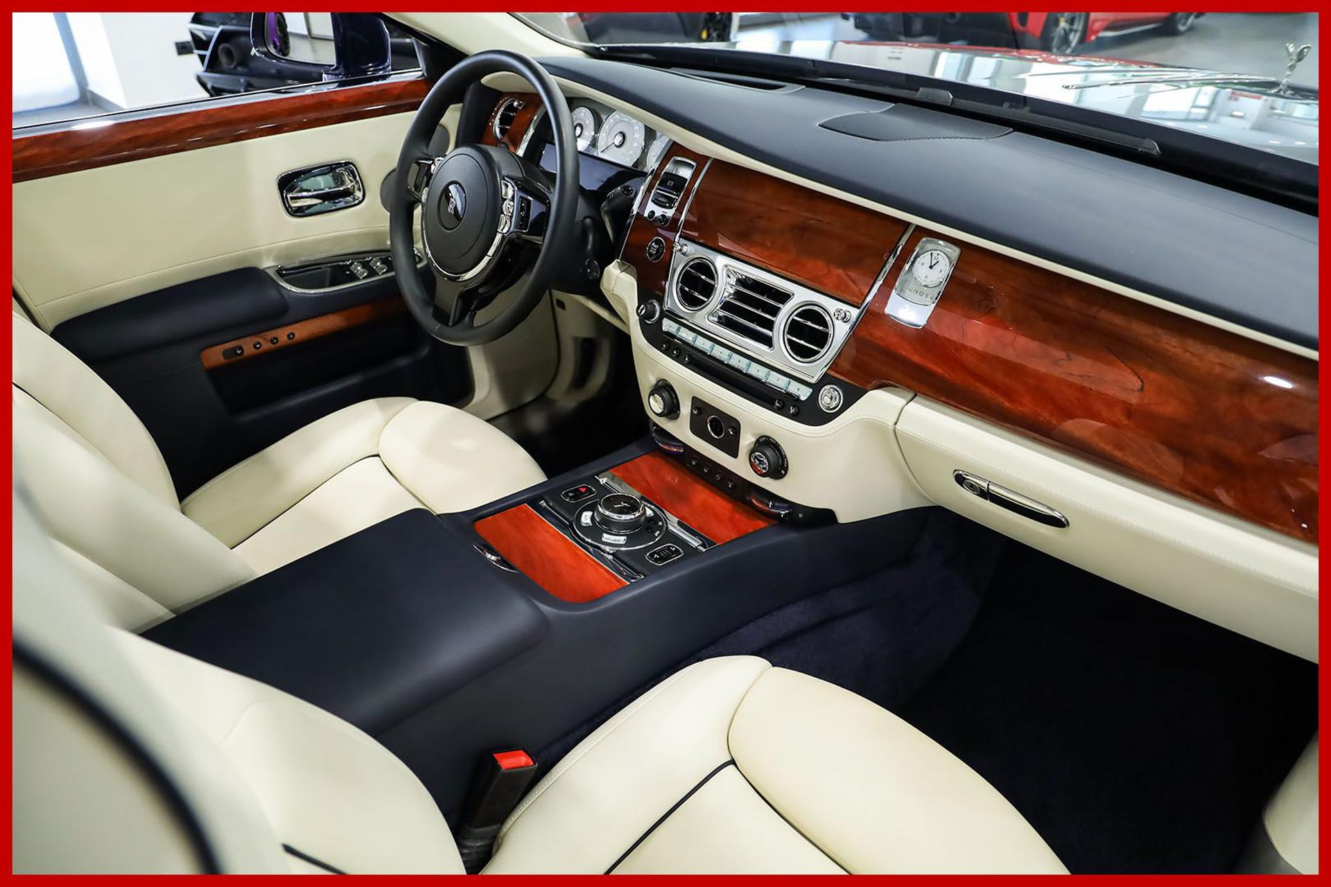 ROLLS-ROYCE Ghost
