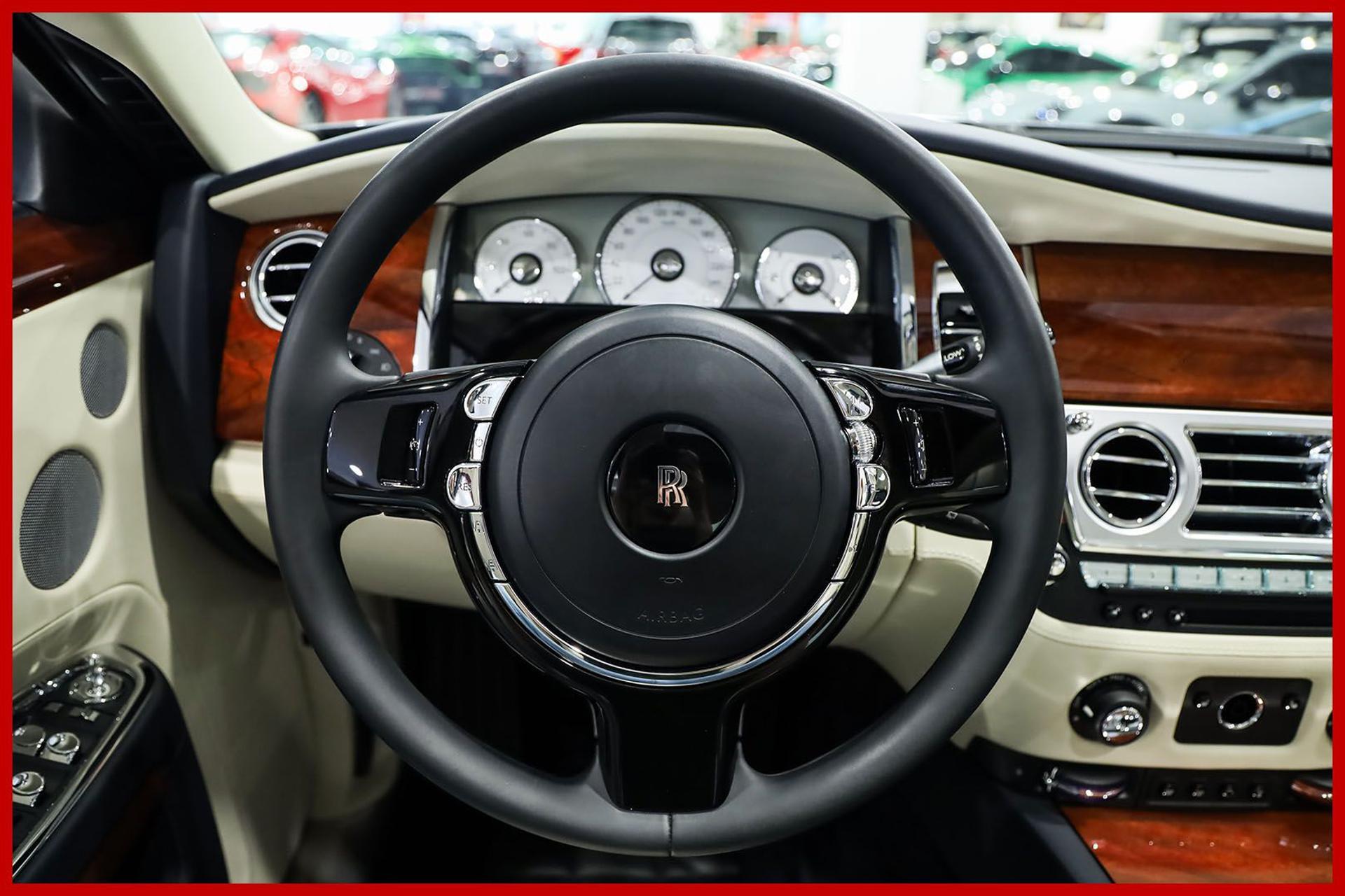 ROLLS-ROYCE Ghost