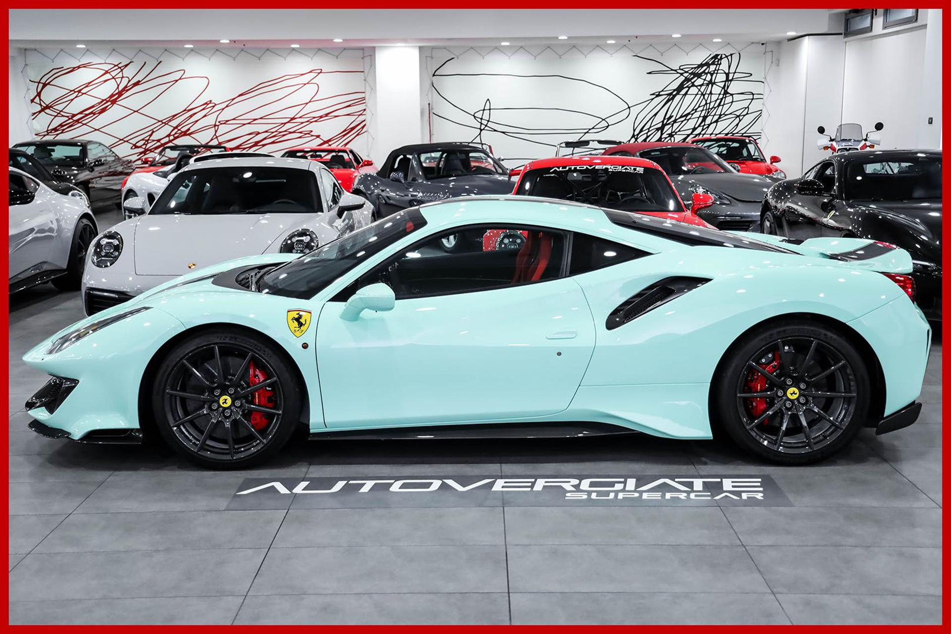 FERRARI 488
