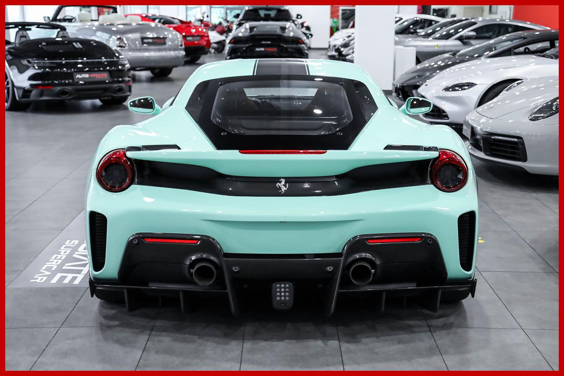 FERRARI 488