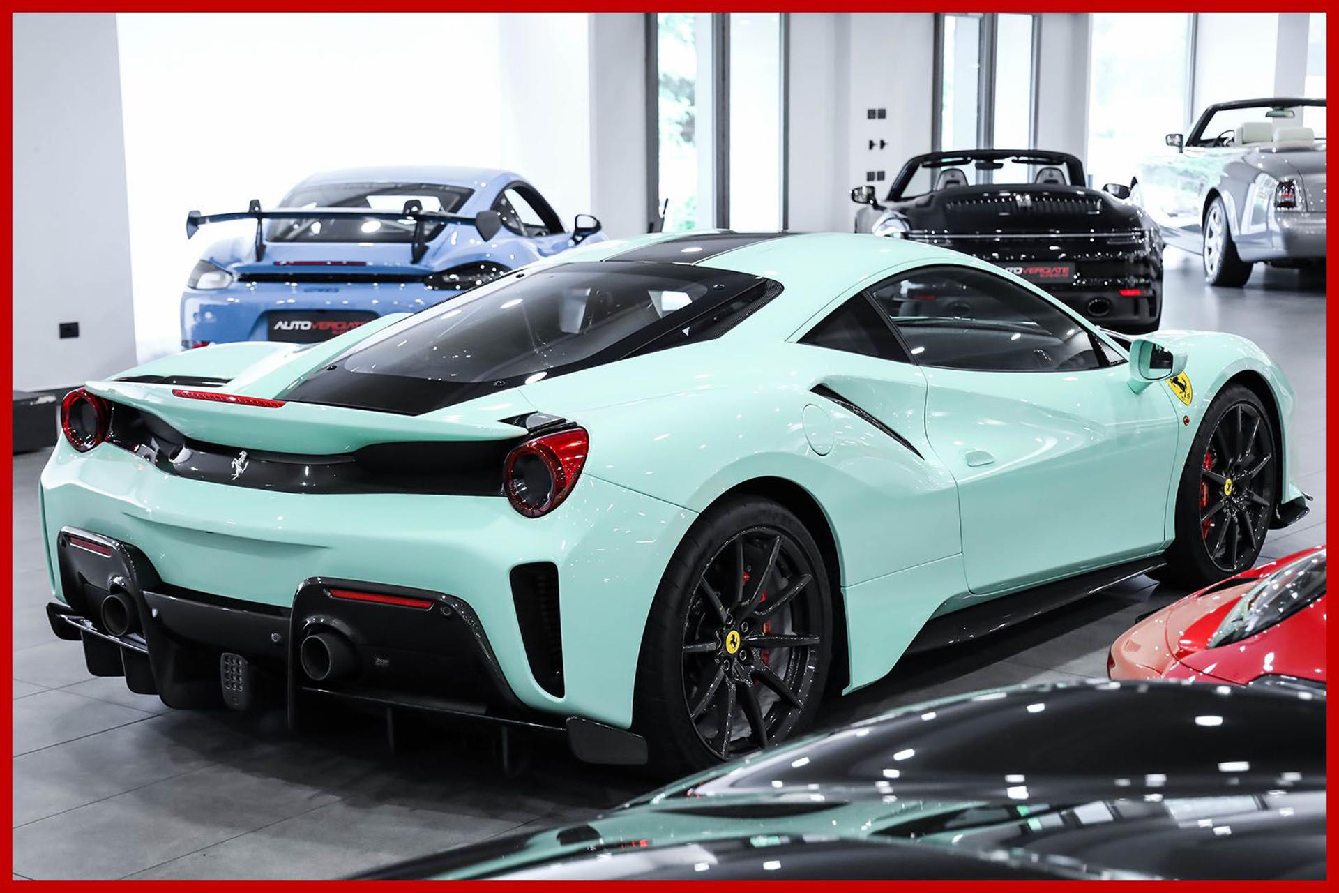 FERRARI 488