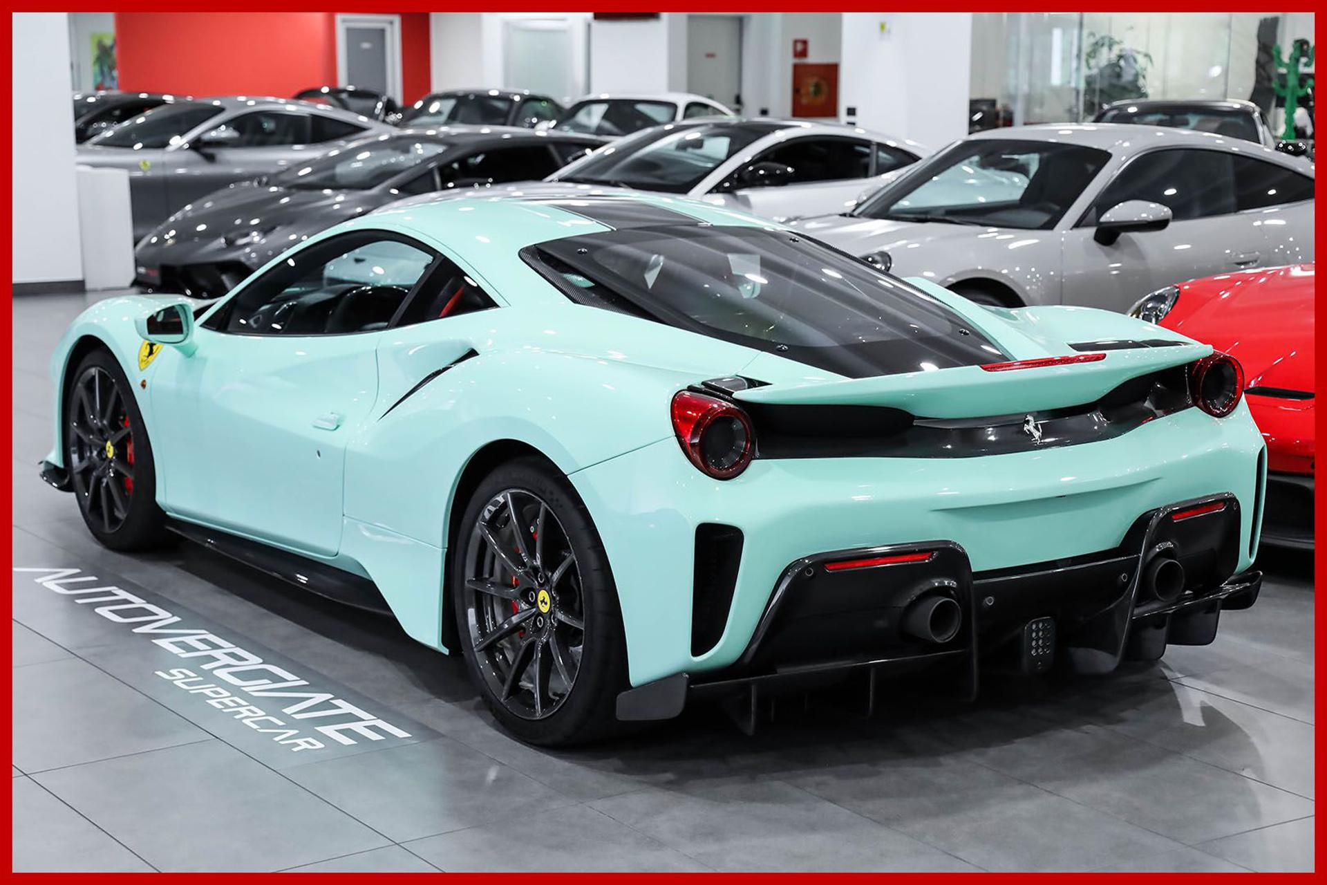 FERRARI 488