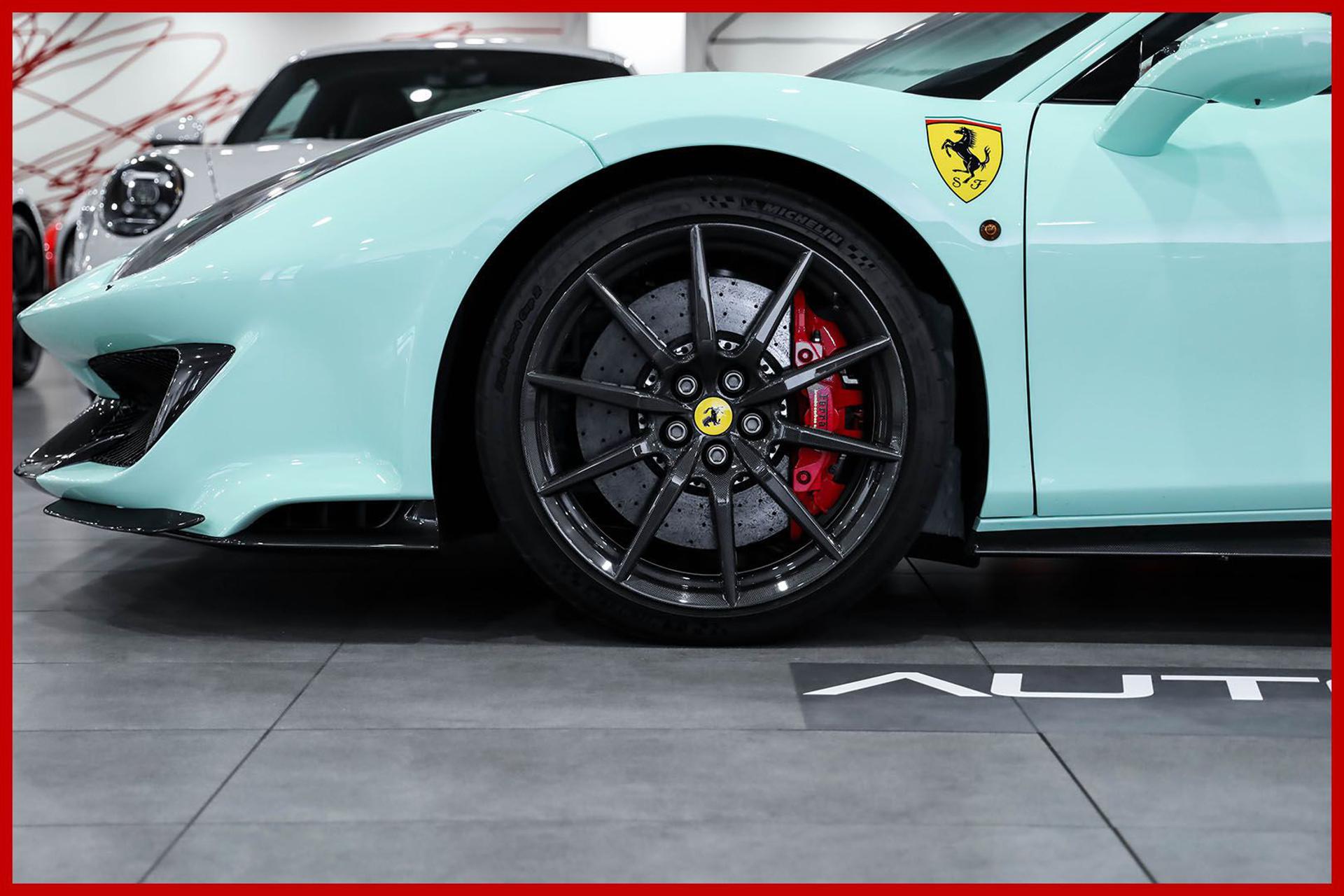 FERRARI 488