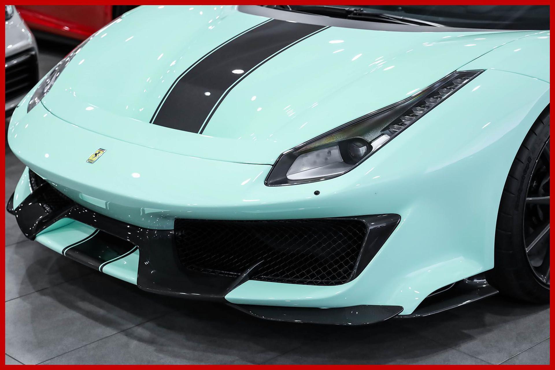FERRARI 488