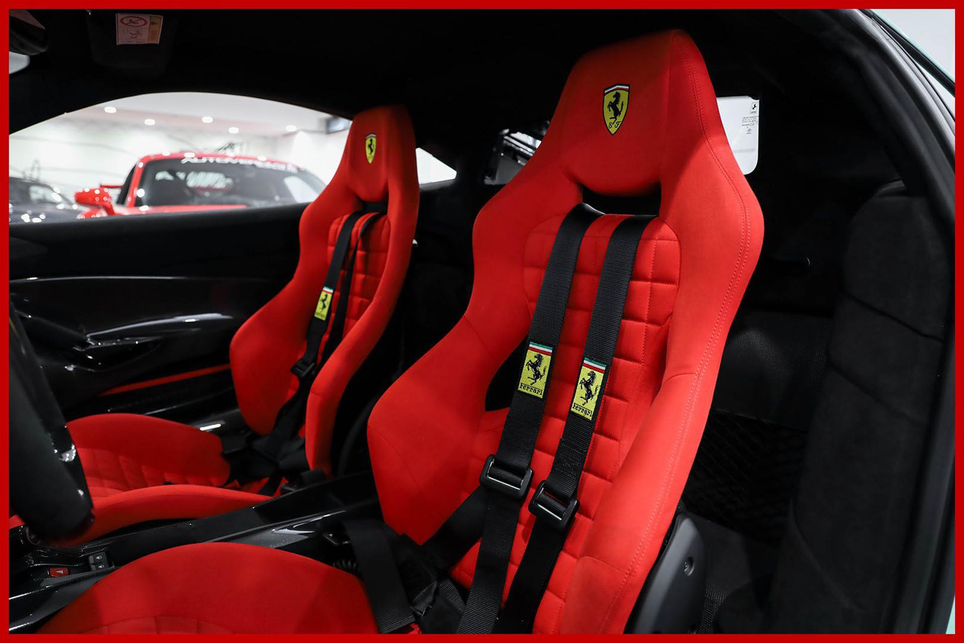 FERRARI 488
