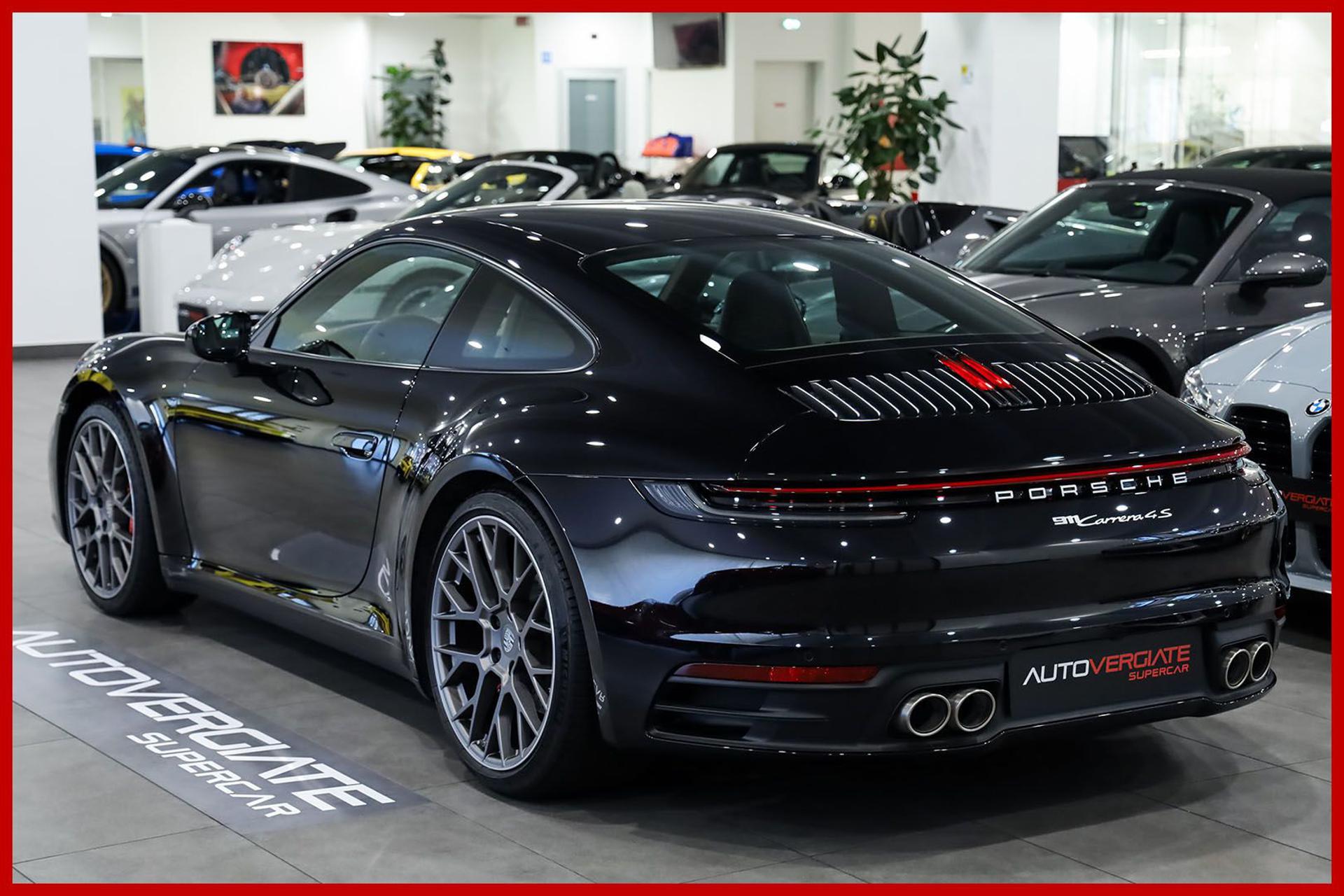 PORSCHE 992