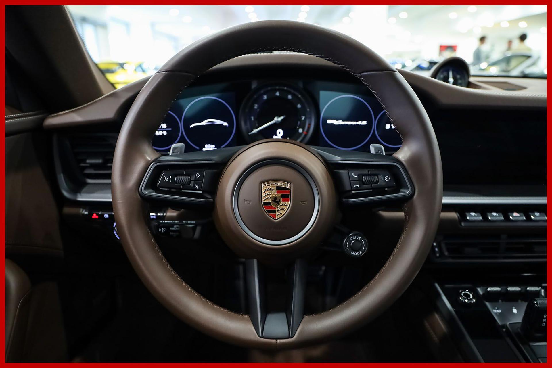 PORSCHE 992