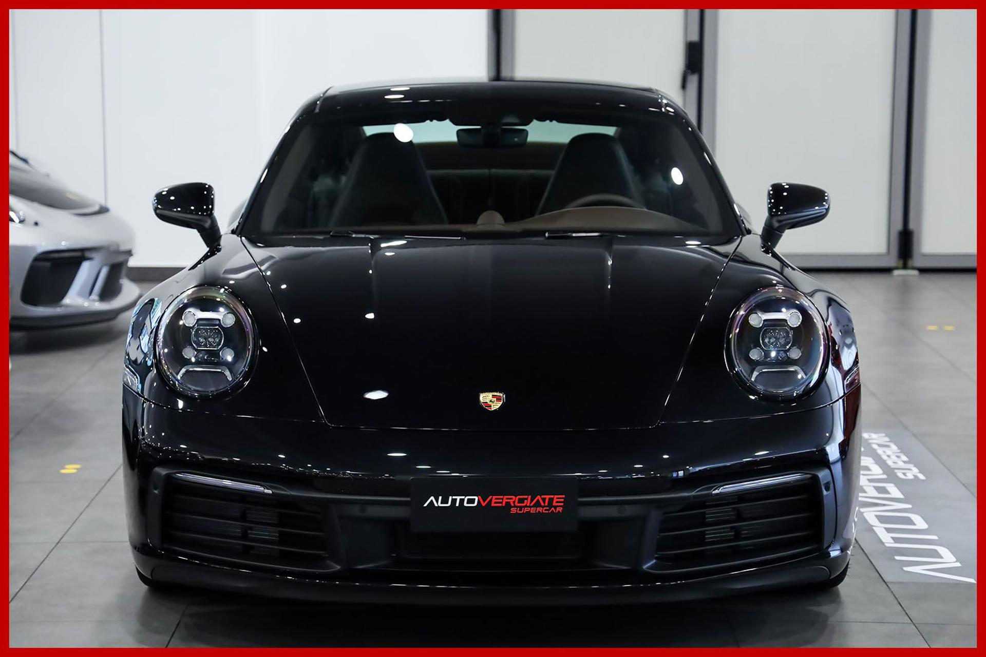 PORSCHE 992