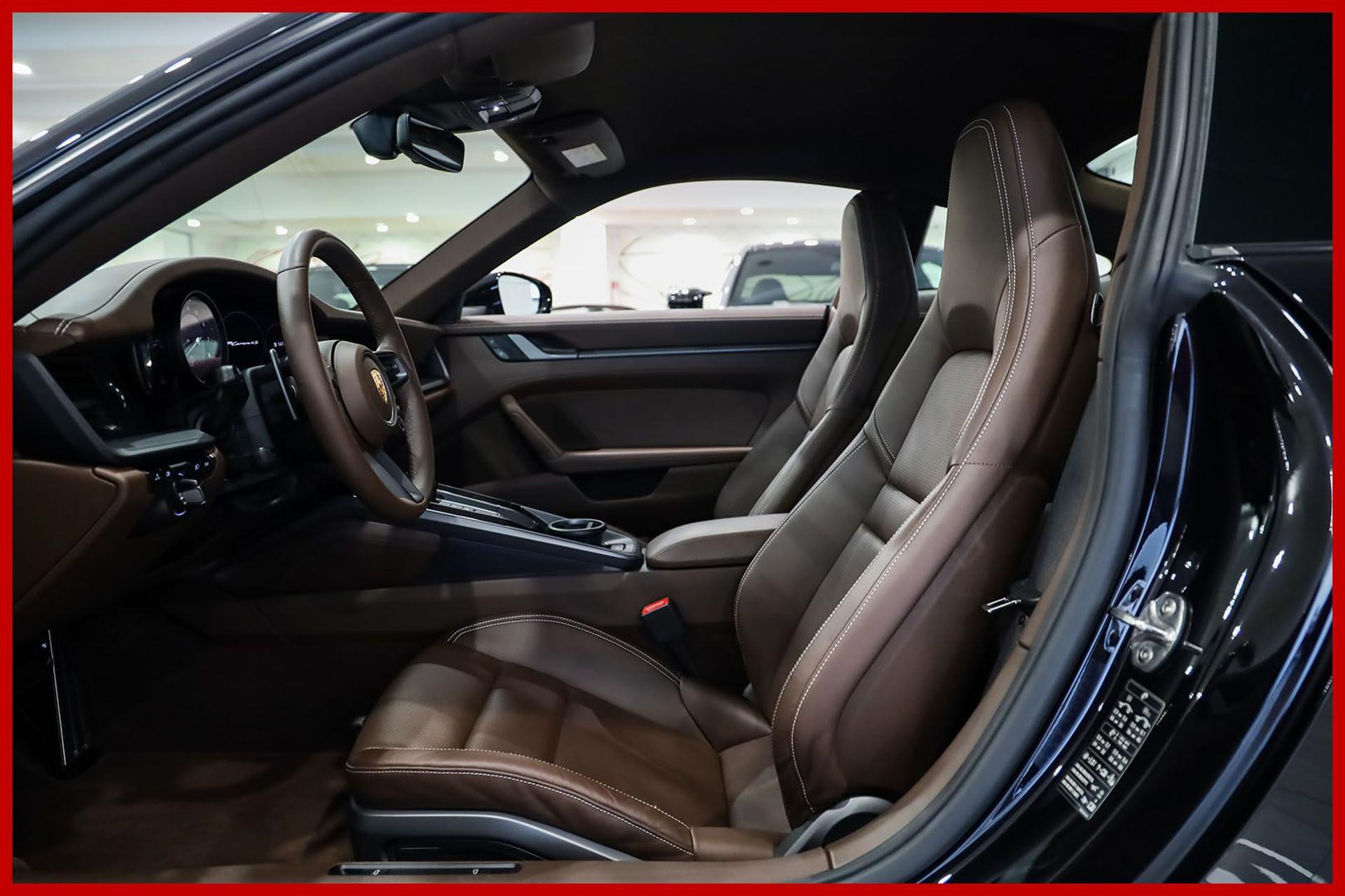 PORSCHE 992