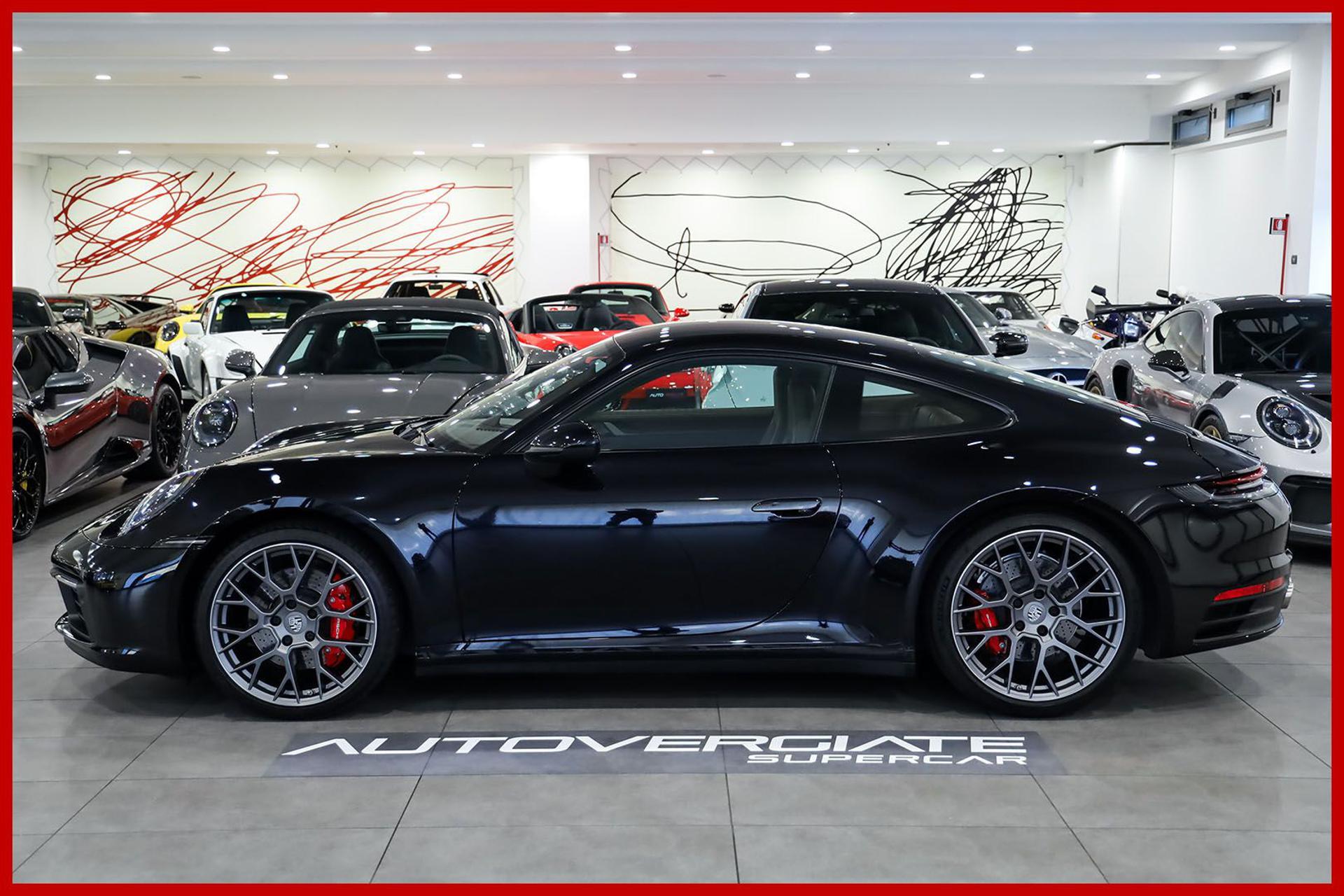 PORSCHE 992