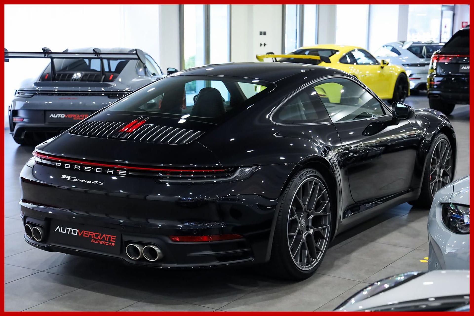PORSCHE 992