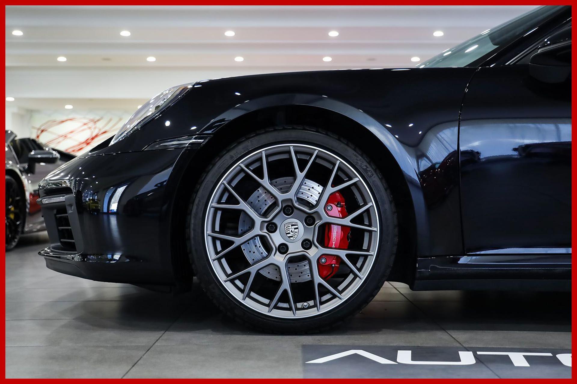 PORSCHE 992