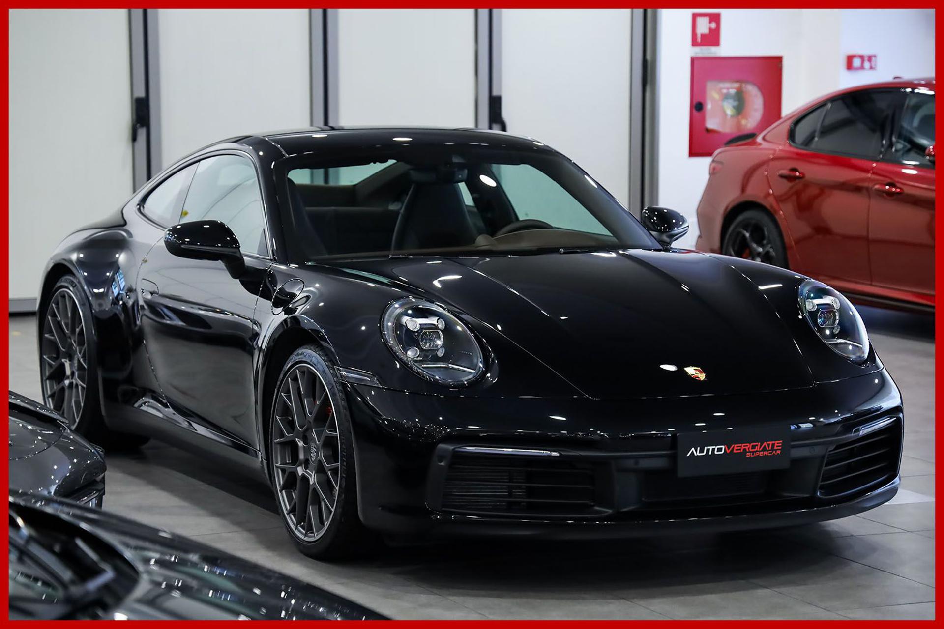 PORSCHE 992