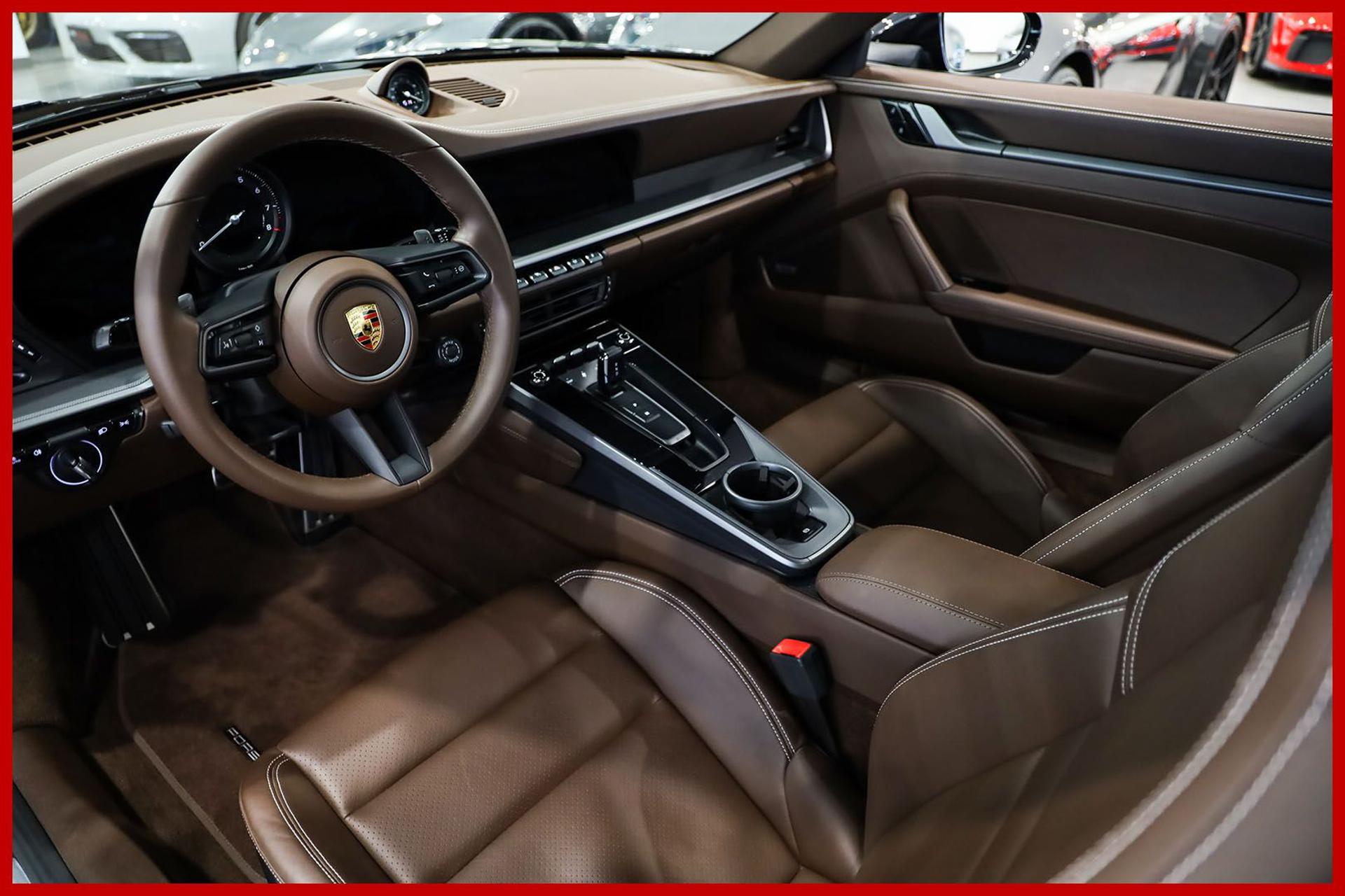 PORSCHE 992
