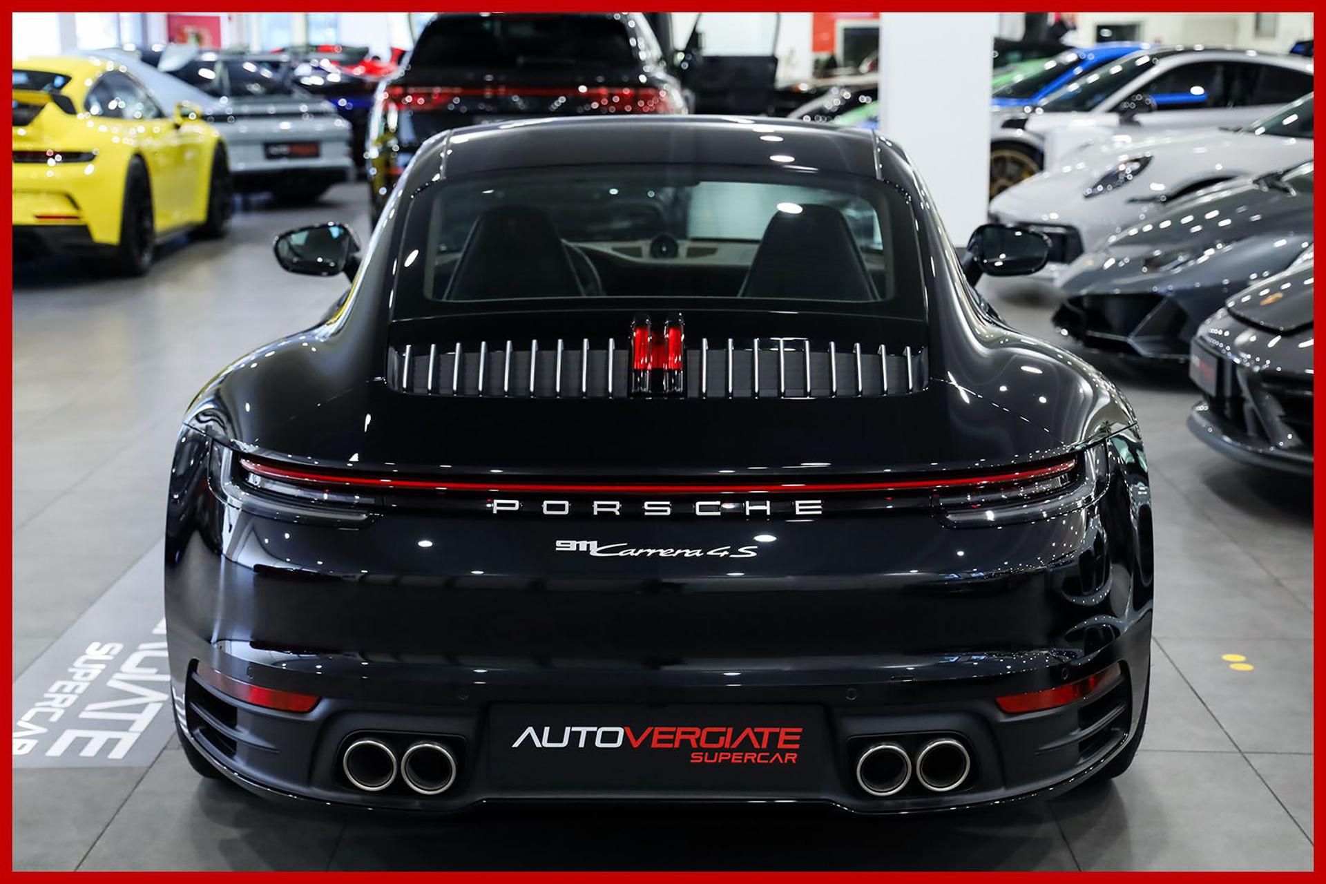 PORSCHE 992