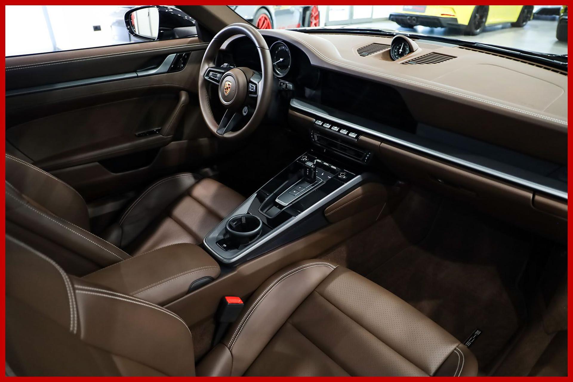 PORSCHE 992