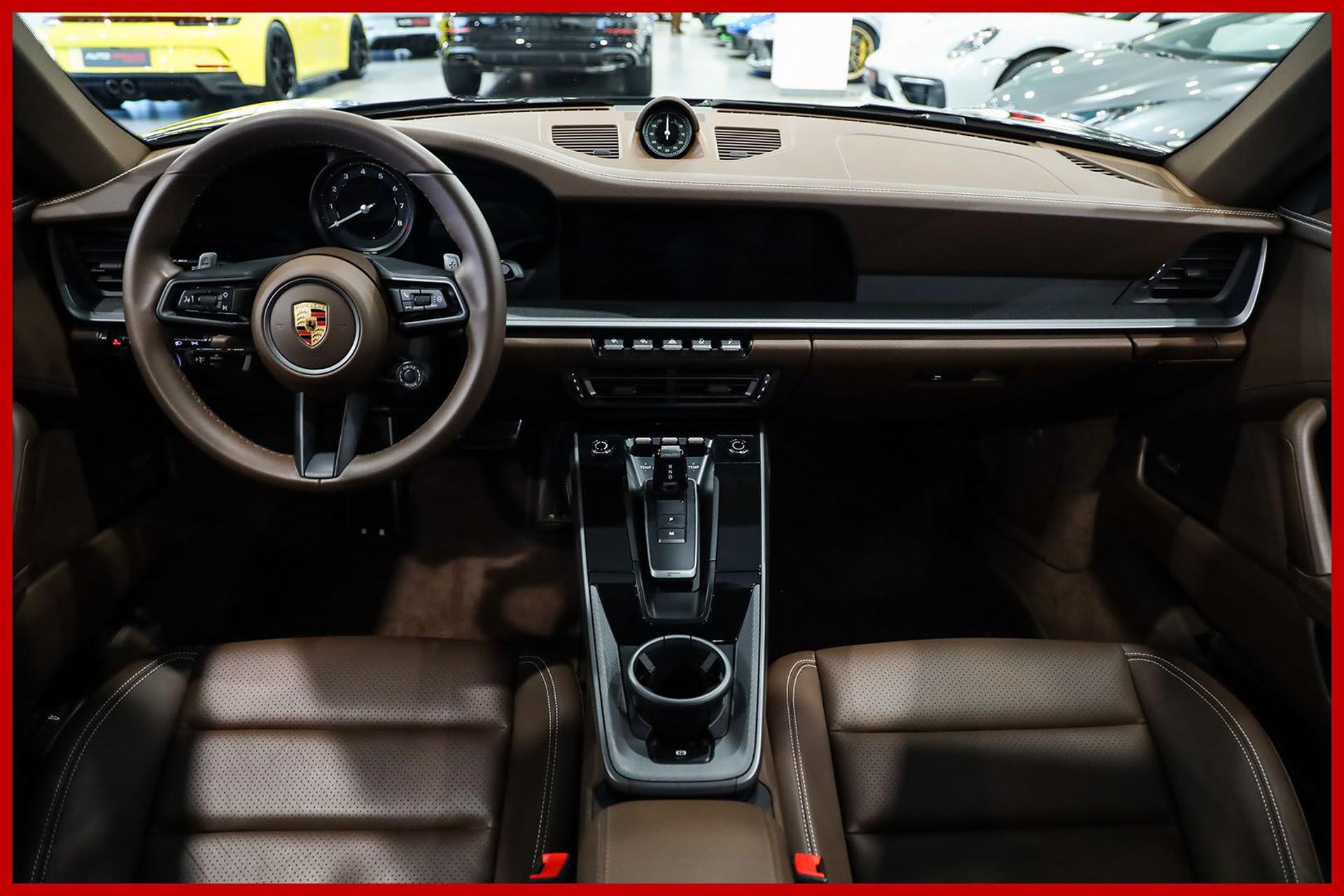 PORSCHE 992