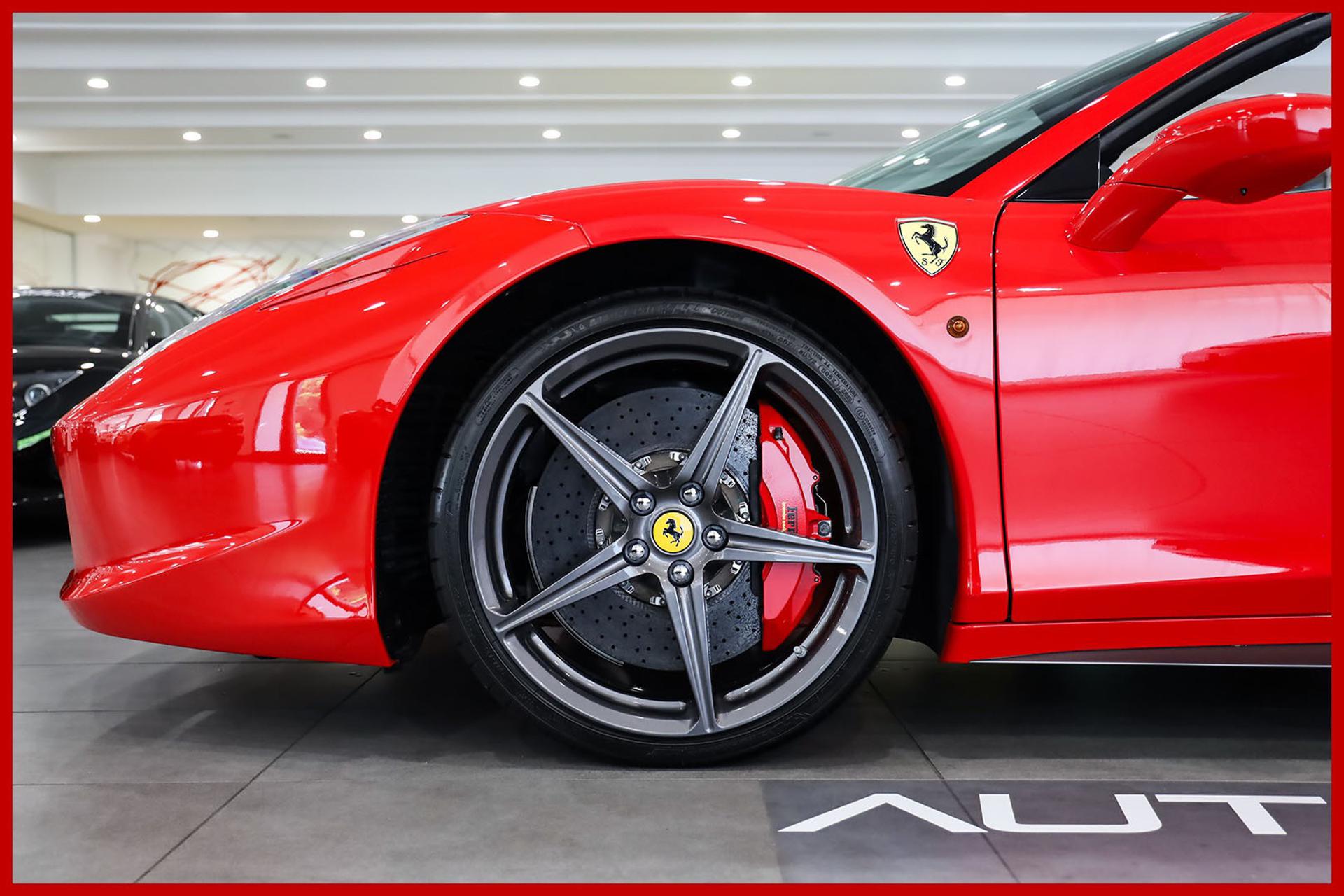 FERRARI 458