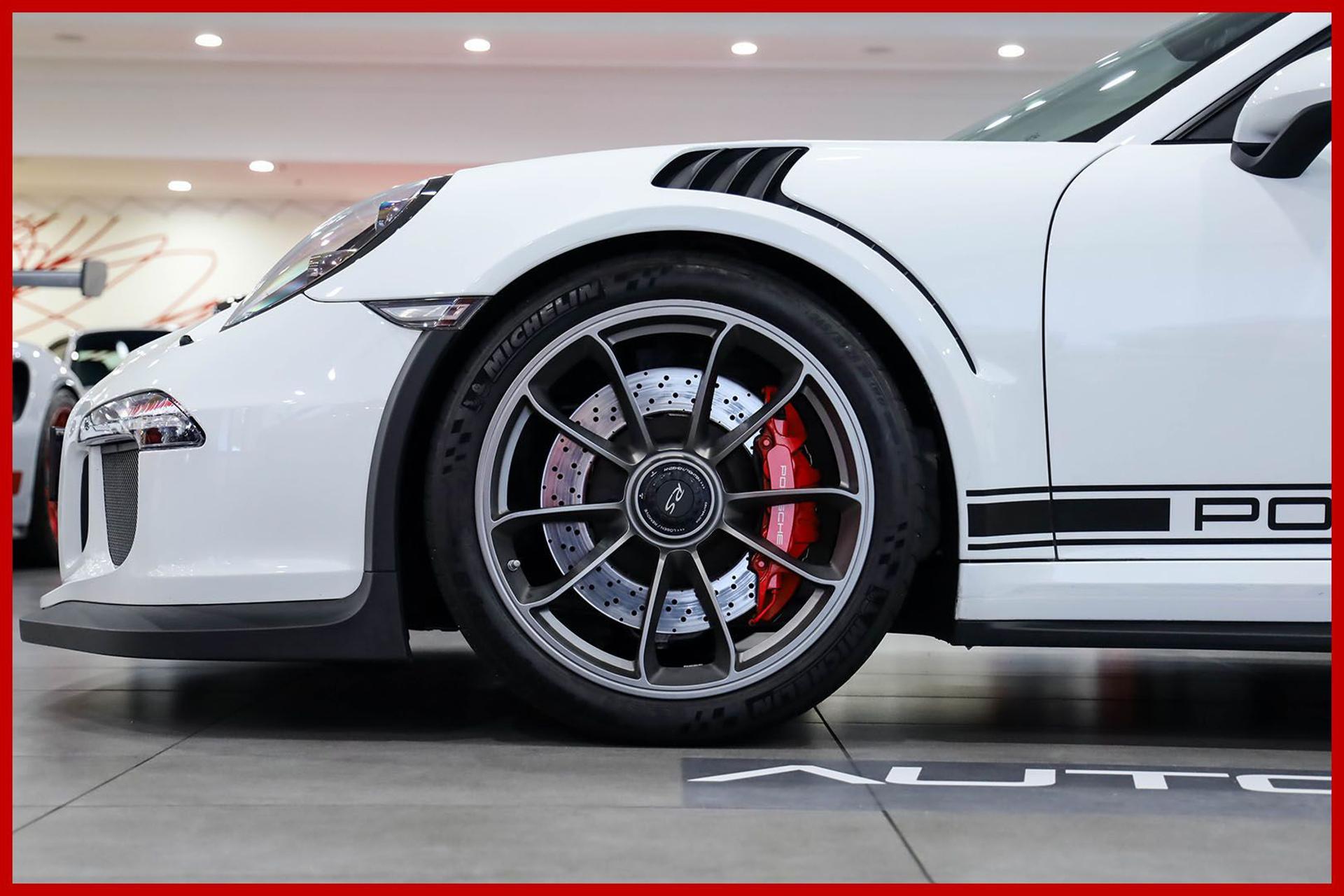 PORSCHE 991