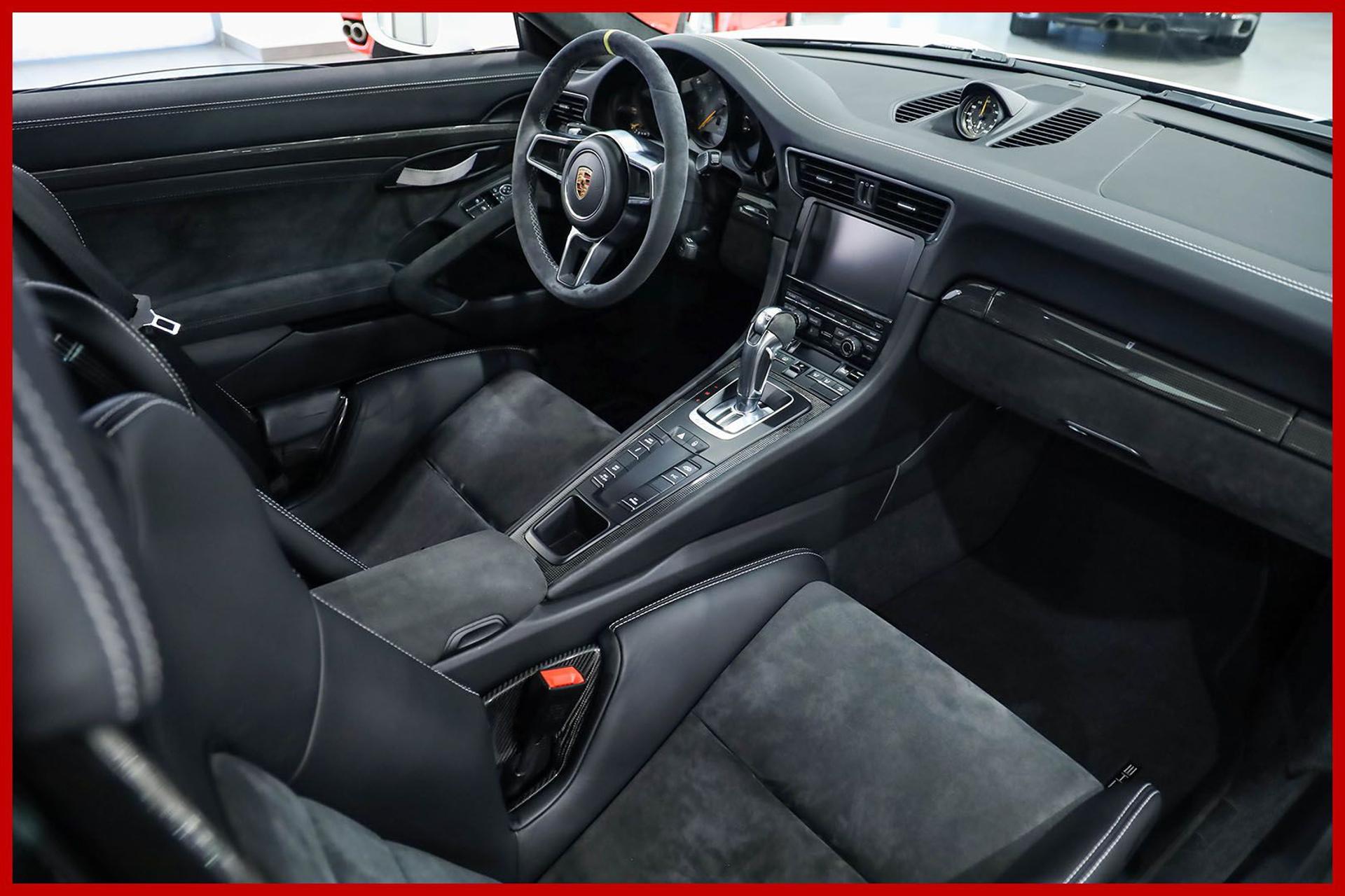 PORSCHE 991