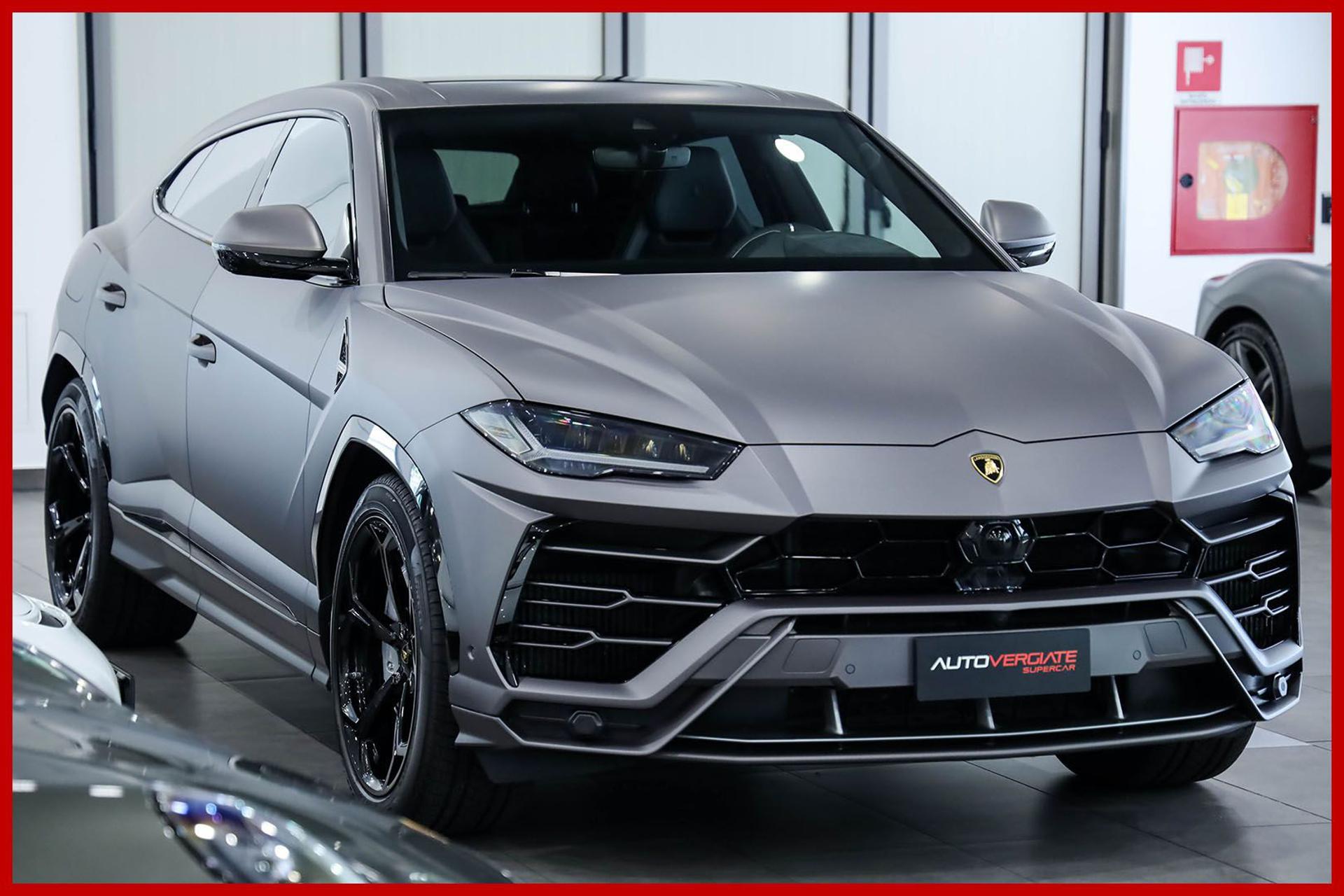 LAMBORGHINI Urus