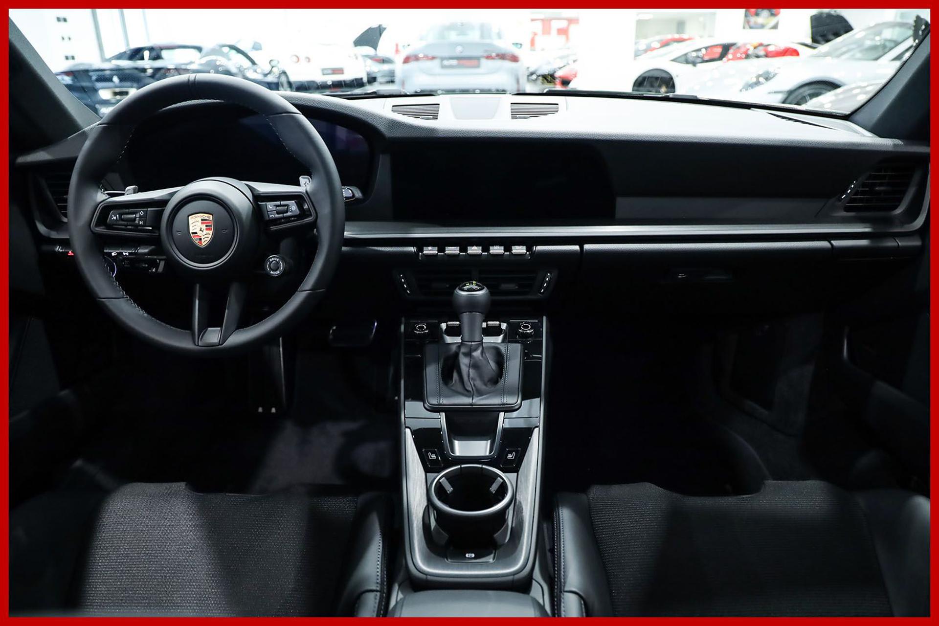 PORSCHE 992