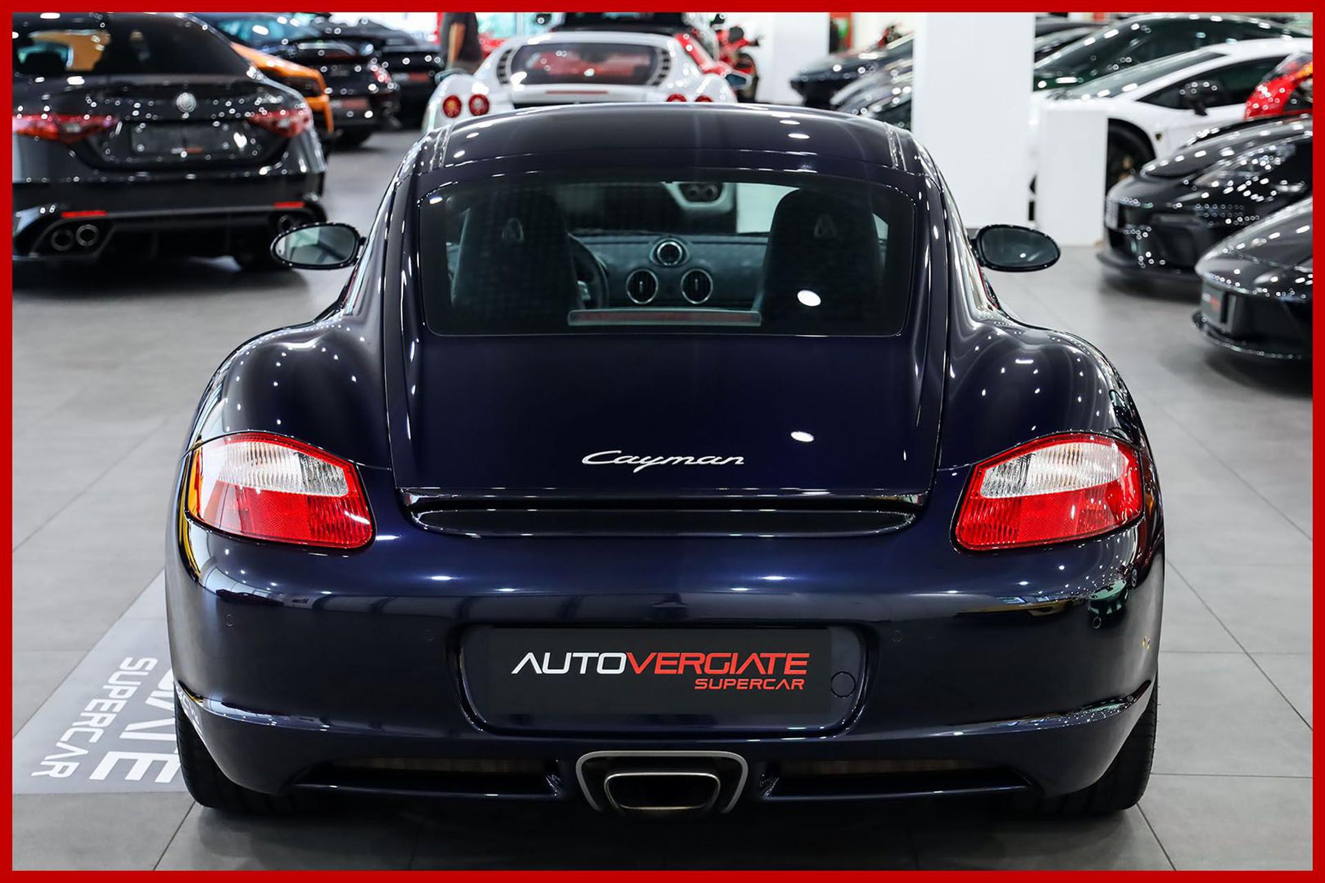 PORSCHE Cayman