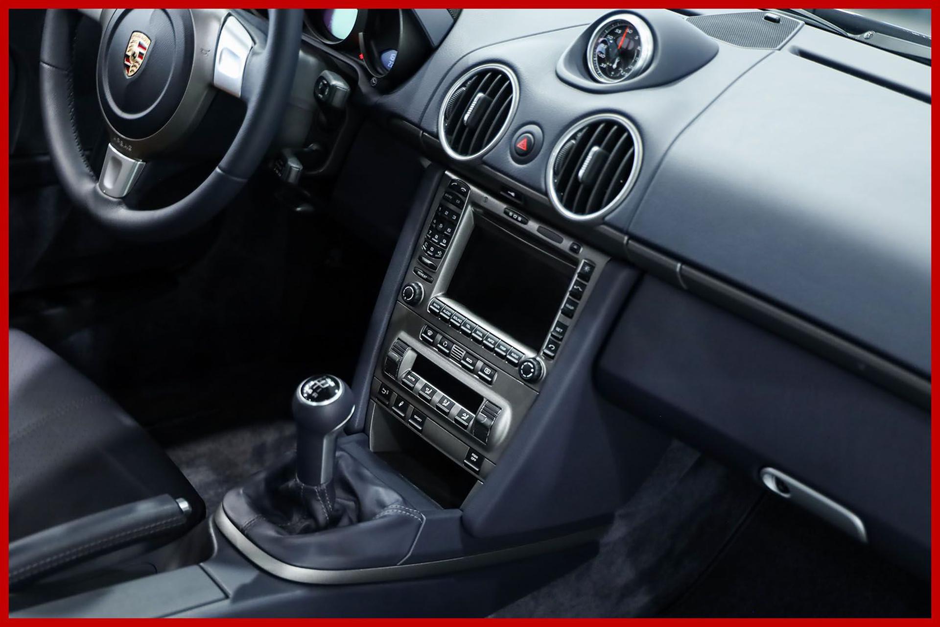 PORSCHE Cayman