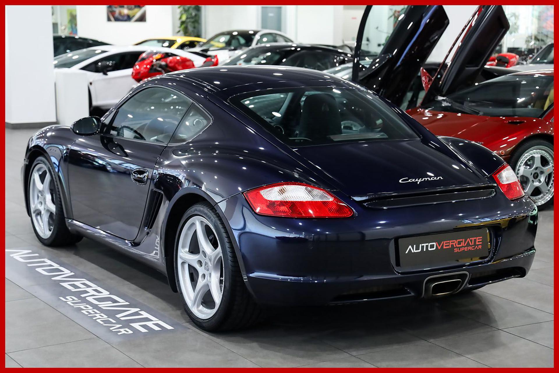 PORSCHE Cayman