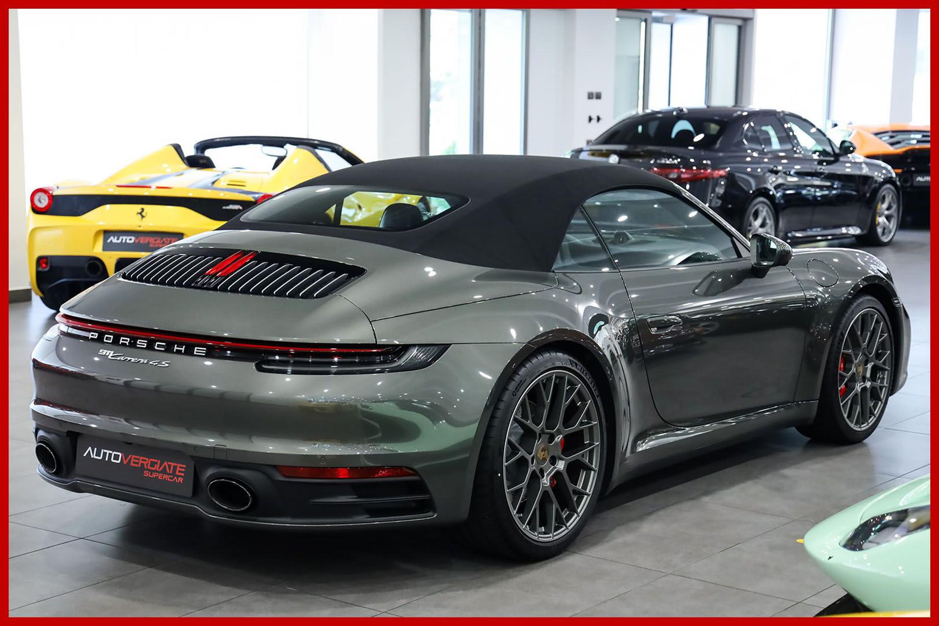 PORSCHE 992