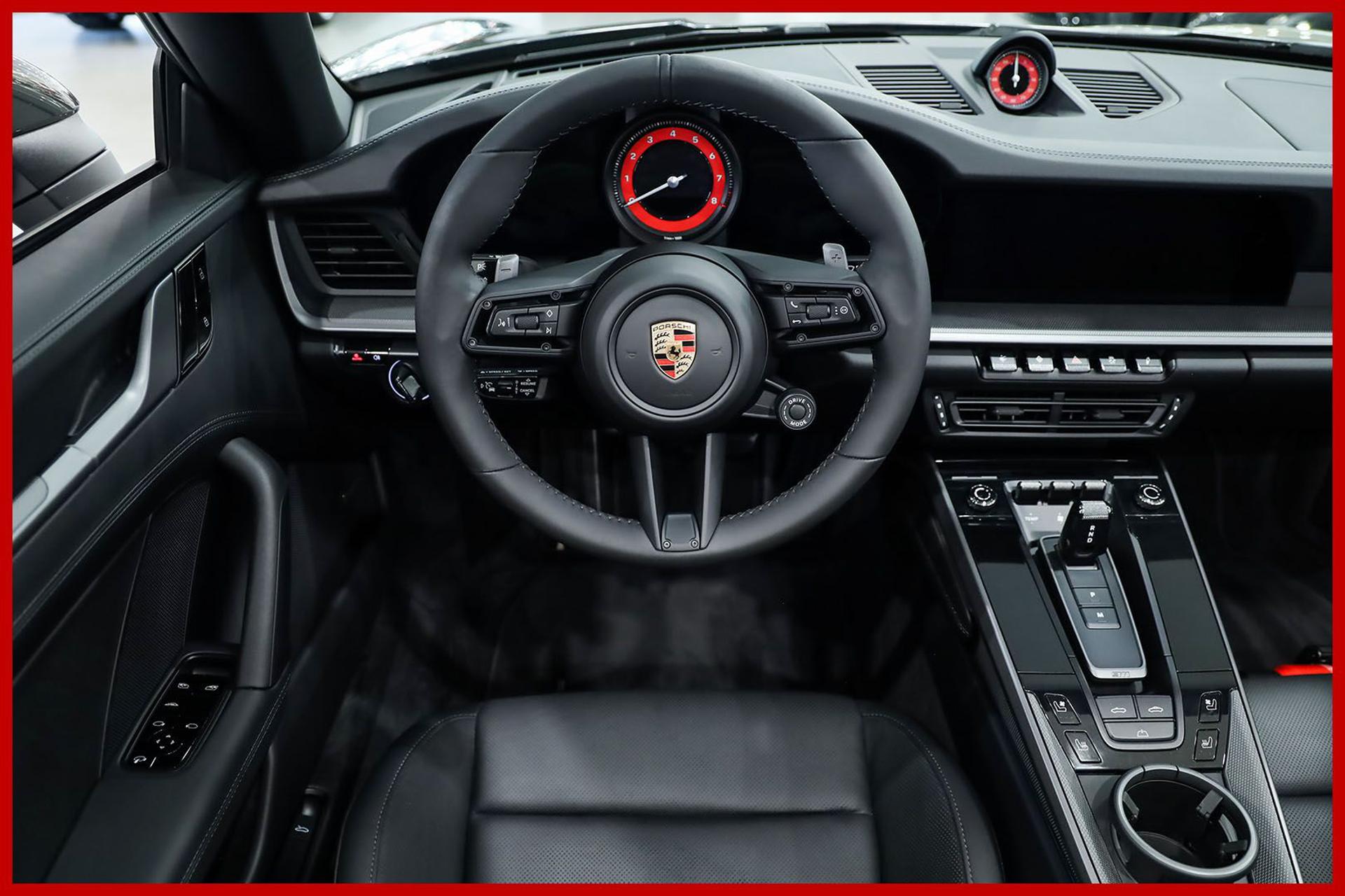 PORSCHE 992