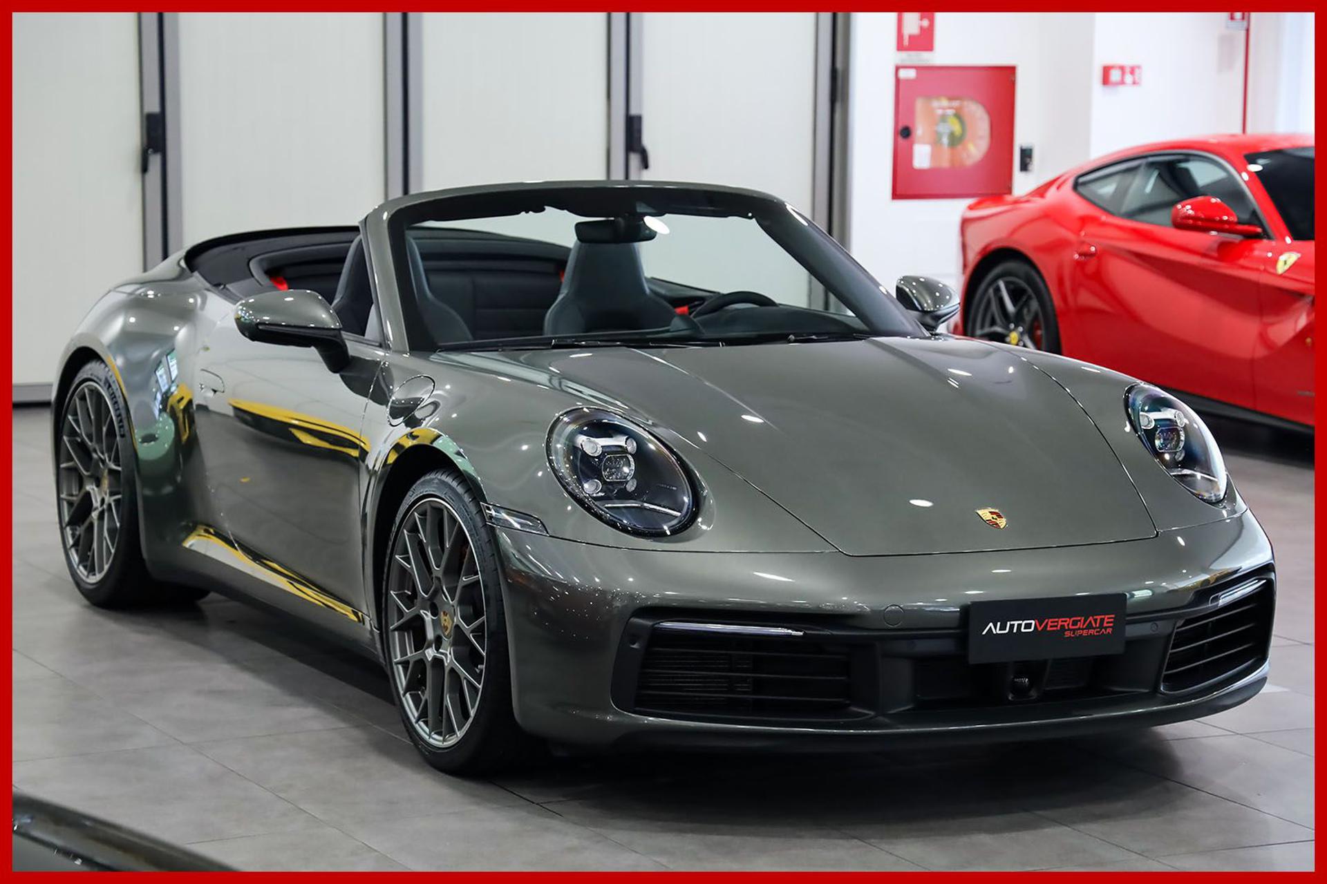 PORSCHE 992