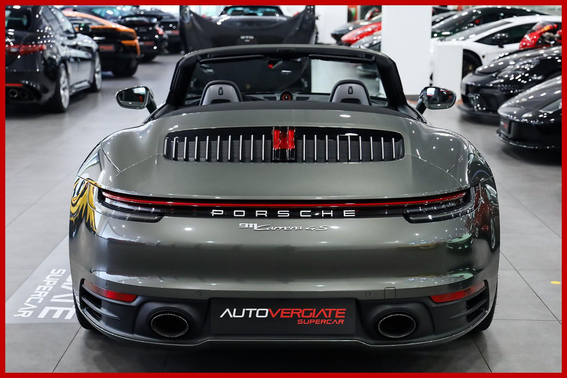 PORSCHE 992