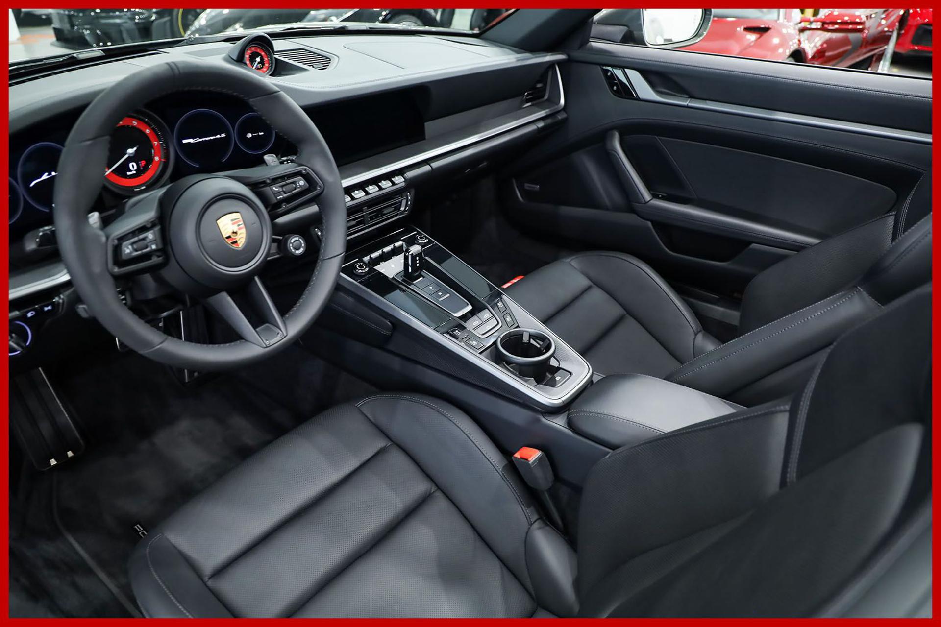 PORSCHE 992