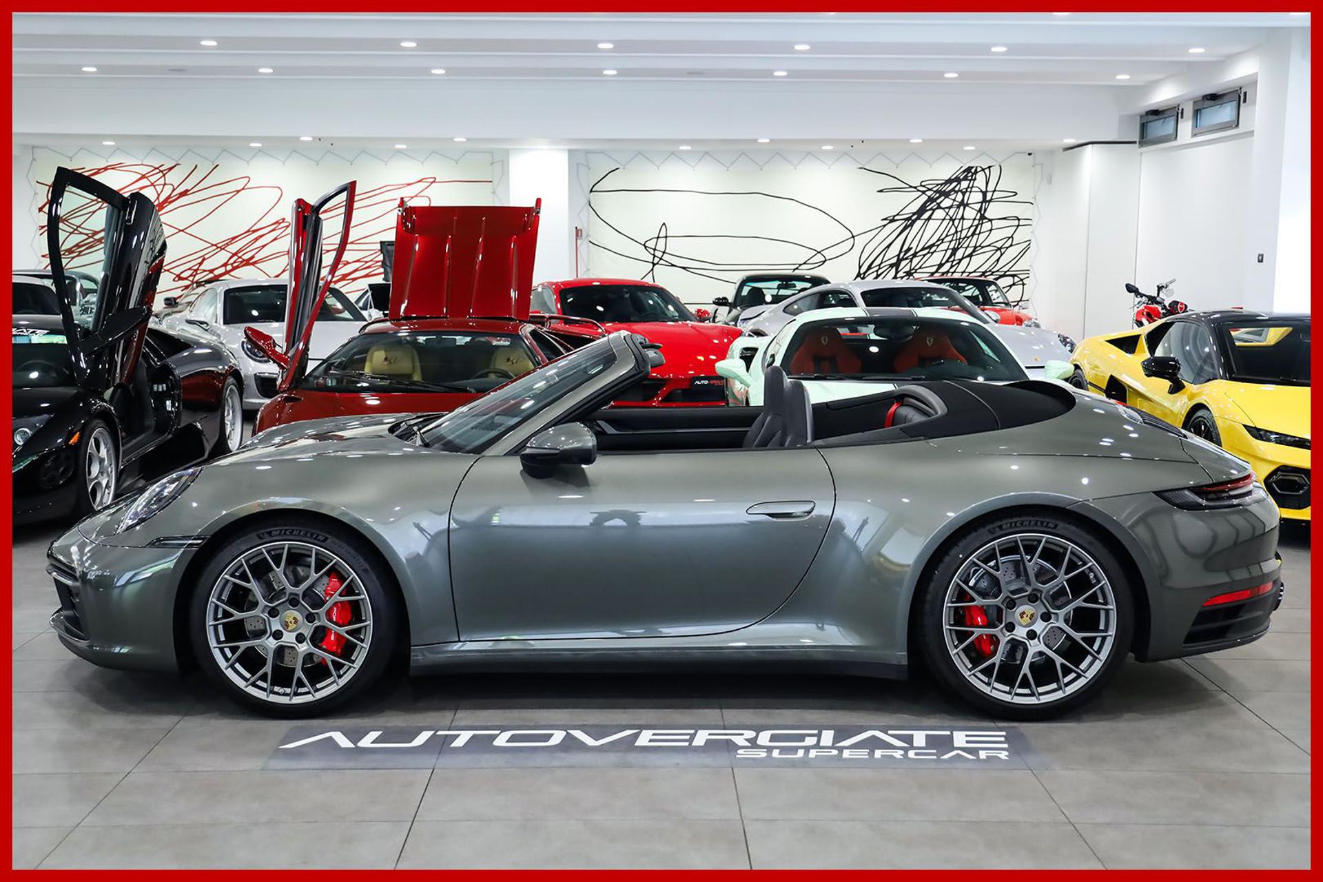 PORSCHE 992